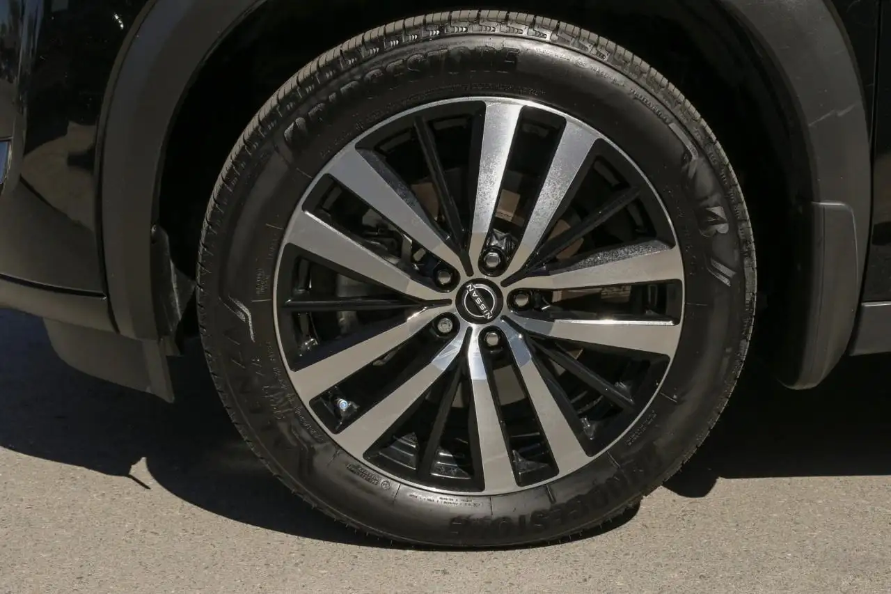 Nissan Pathfinder снимка Nissan Pathfinder
