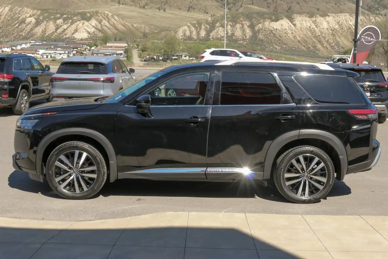 Nissan Pathfinder снимка Nissan Pathfinder