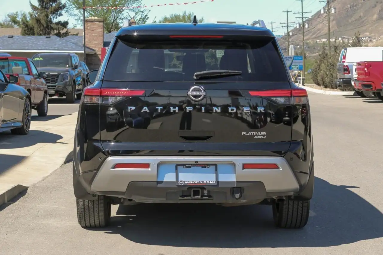 Nissan Pathfinder снимка Nissan Pathfinder