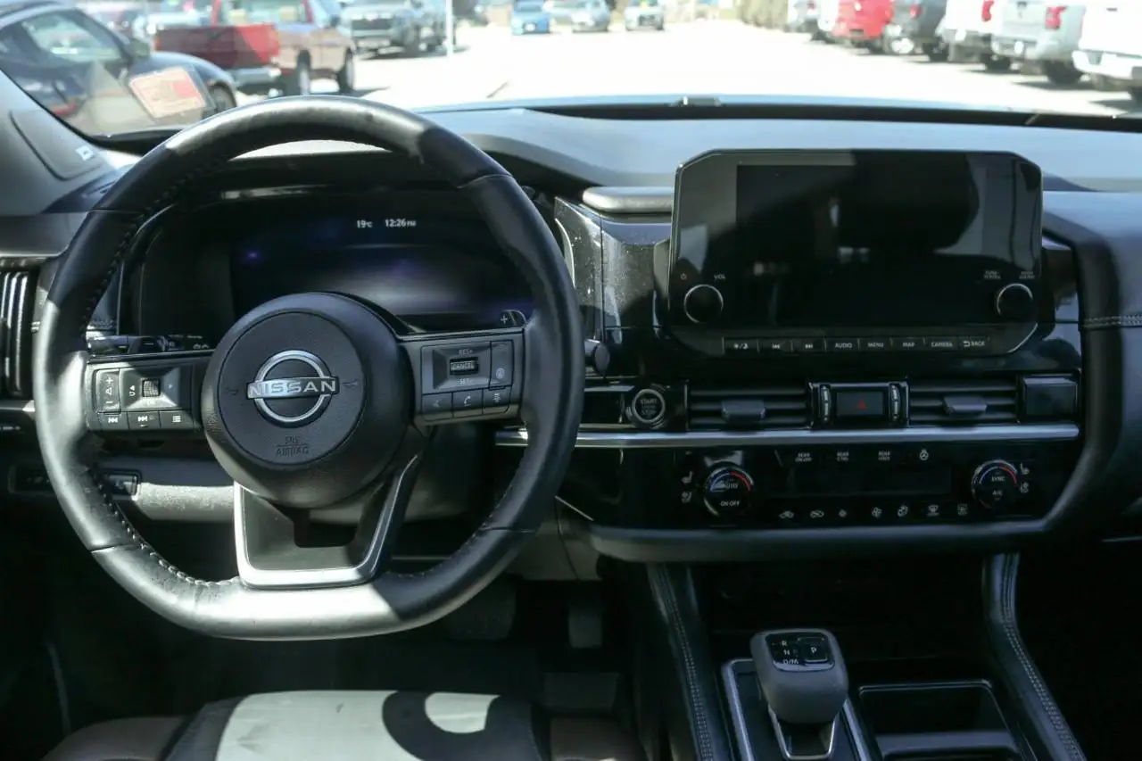 Nissan Pathfinder снимка Nissan Pathfinder