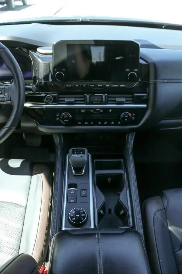 Nissan Pathfinder снимка Nissan Pathfinder