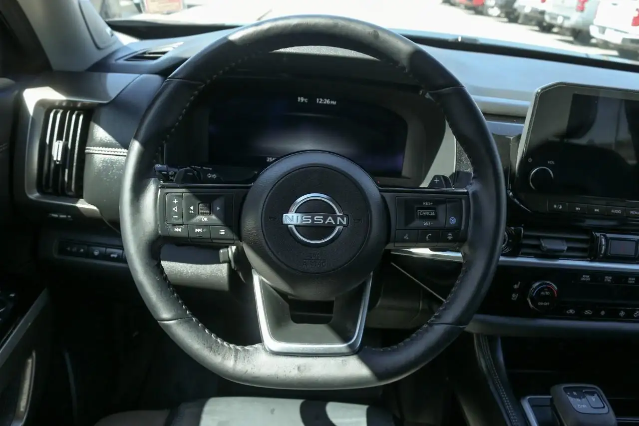 Nissan Pathfinder снимка Nissan Pathfinder