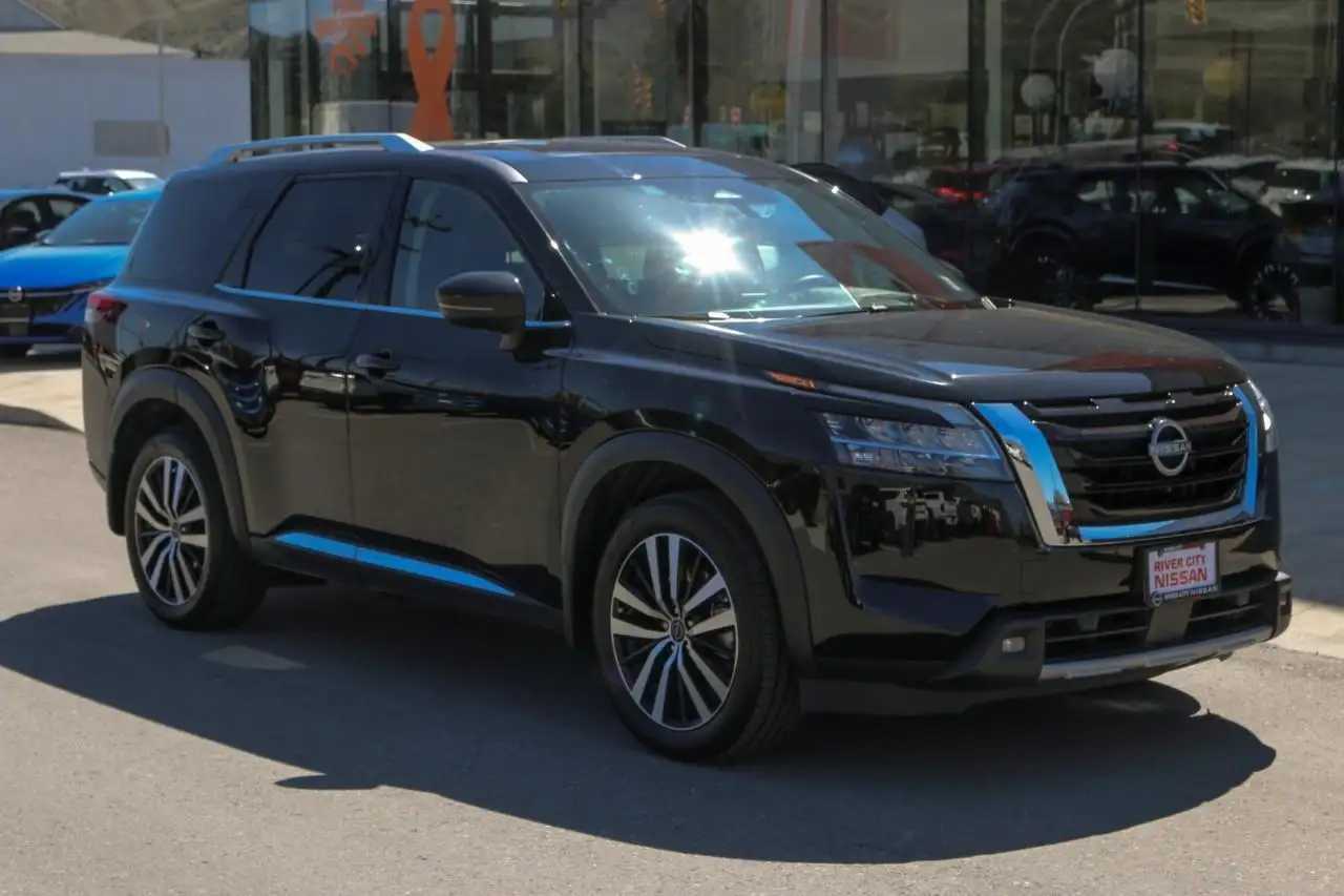Nissan Pathfinder снимка Nissan Pathfinder