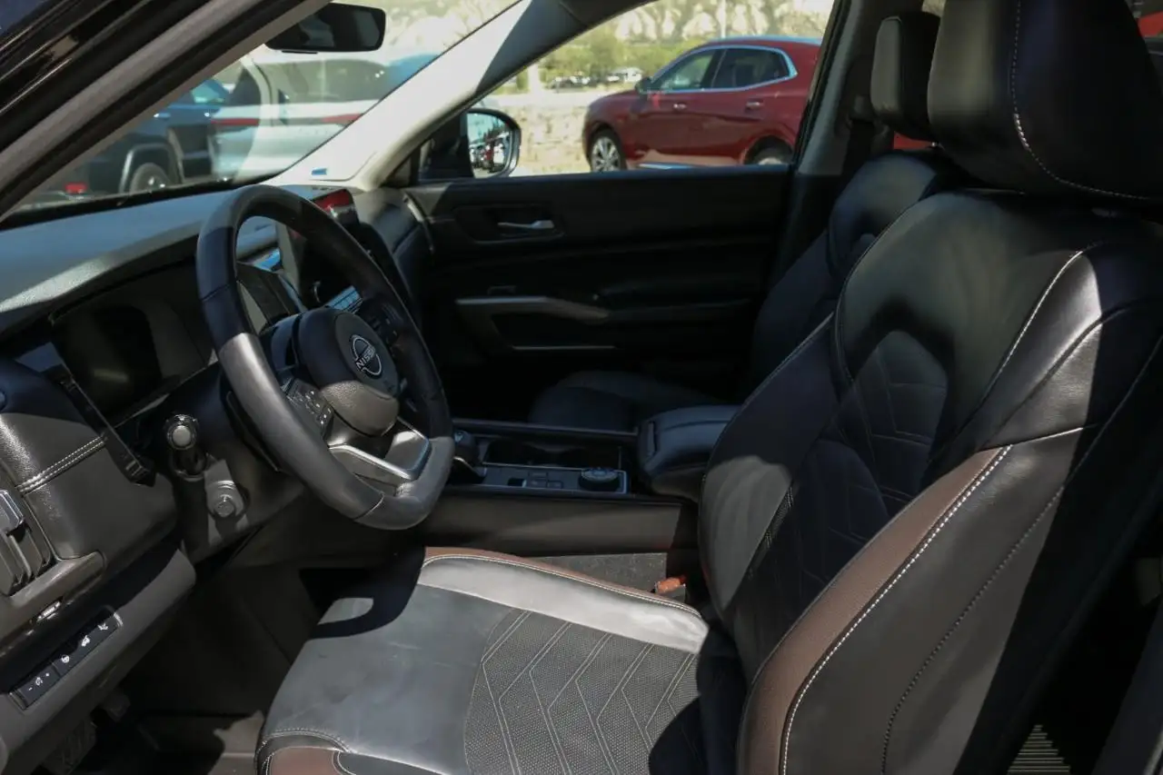 Nissan Pathfinder снимка Nissan Pathfinder