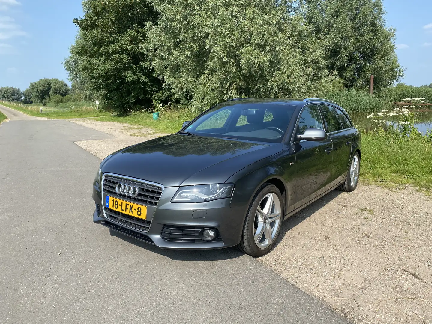 Audi A4 1.8 TFSI quattro S-line Grijs - 2
