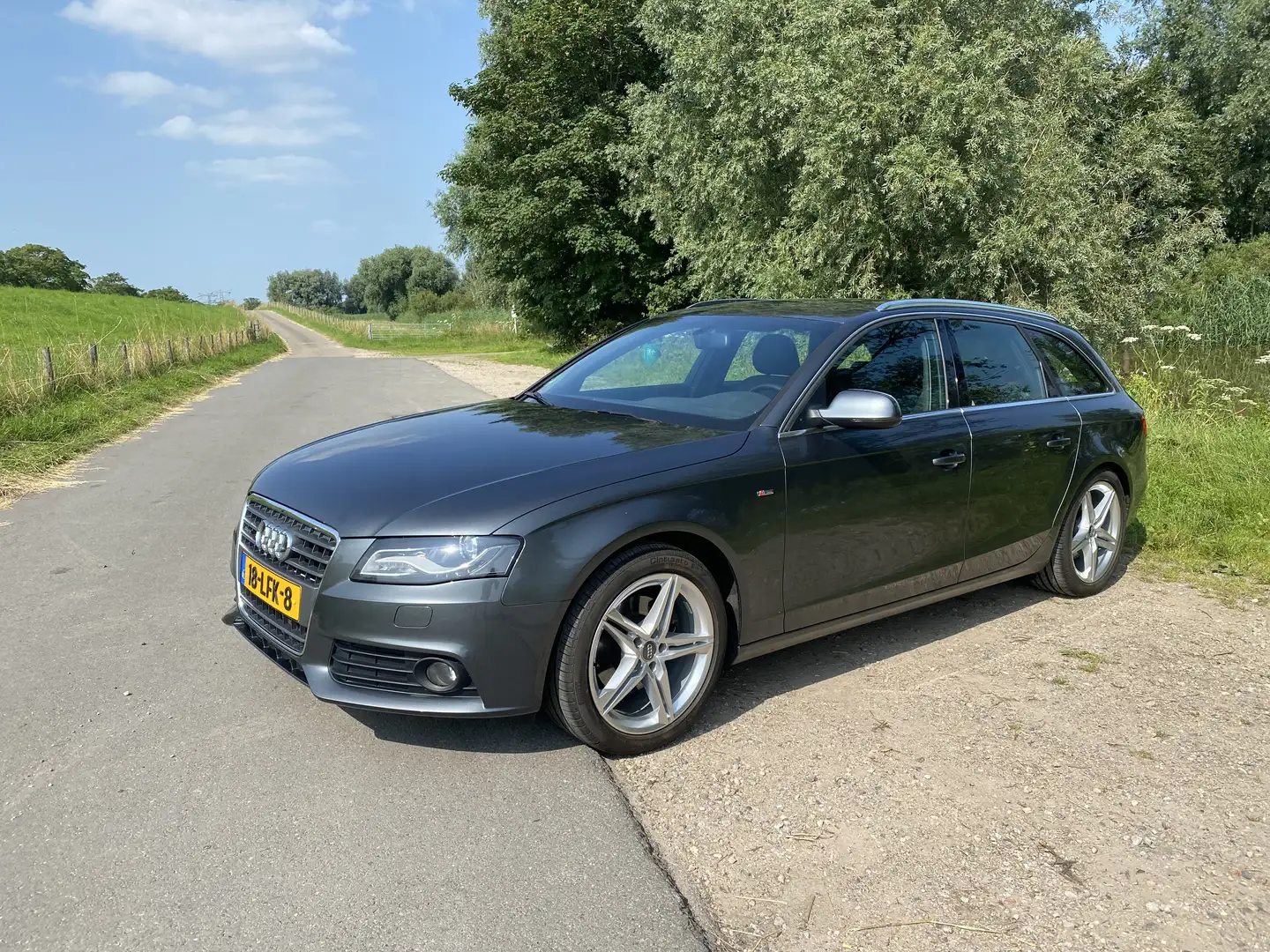 Audi A4 1.8 TFSI quattro S-line Grijs - 1
