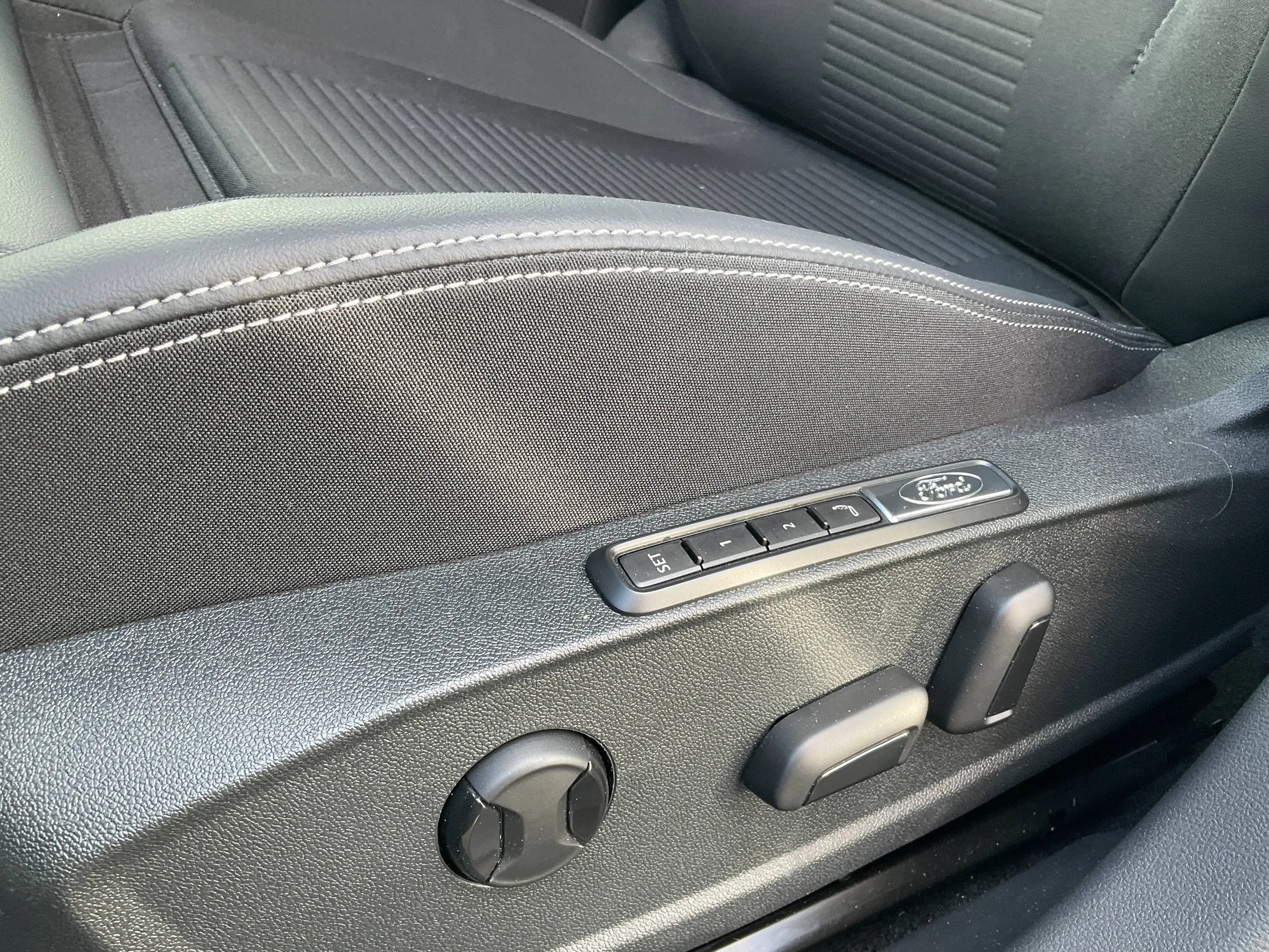 Ford Capri Premium Heckantrieb 77kwH — photo 12