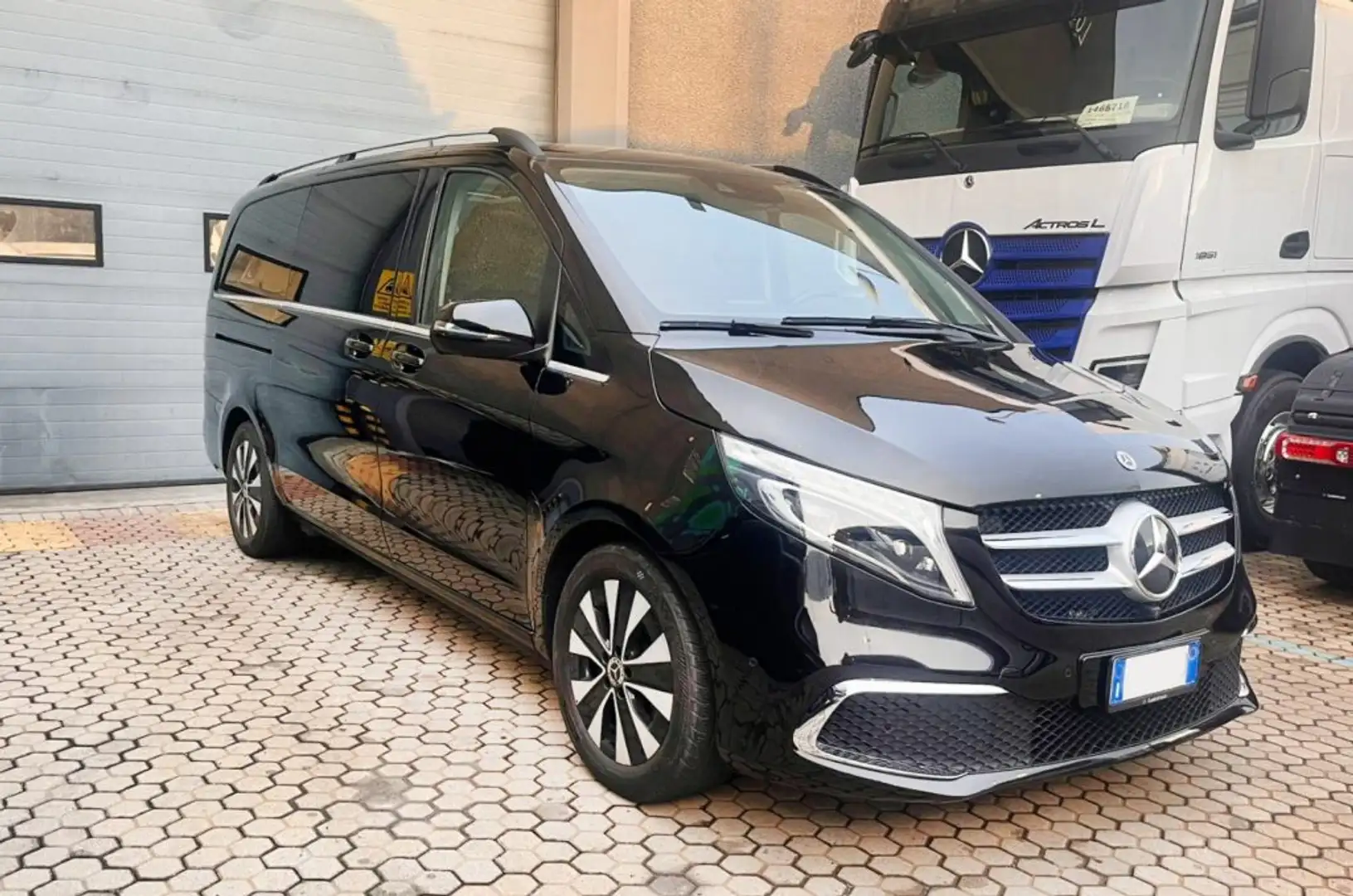 Mercedes-Benz V 220 d Automatic Exclusive Long Noir - 2