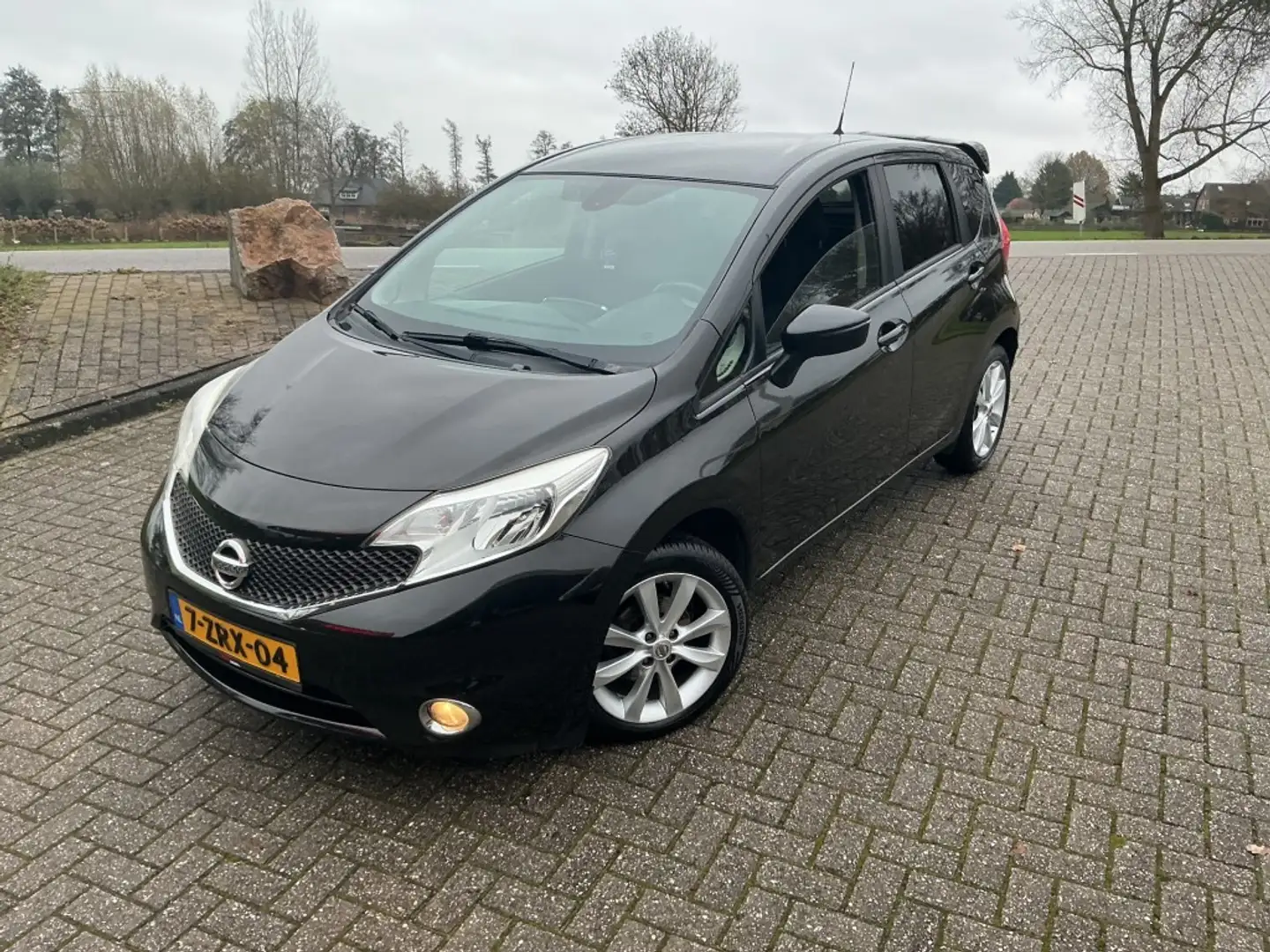 Nissan Note 1.2 DIG-S CONNECT EDITION Zwart - 1