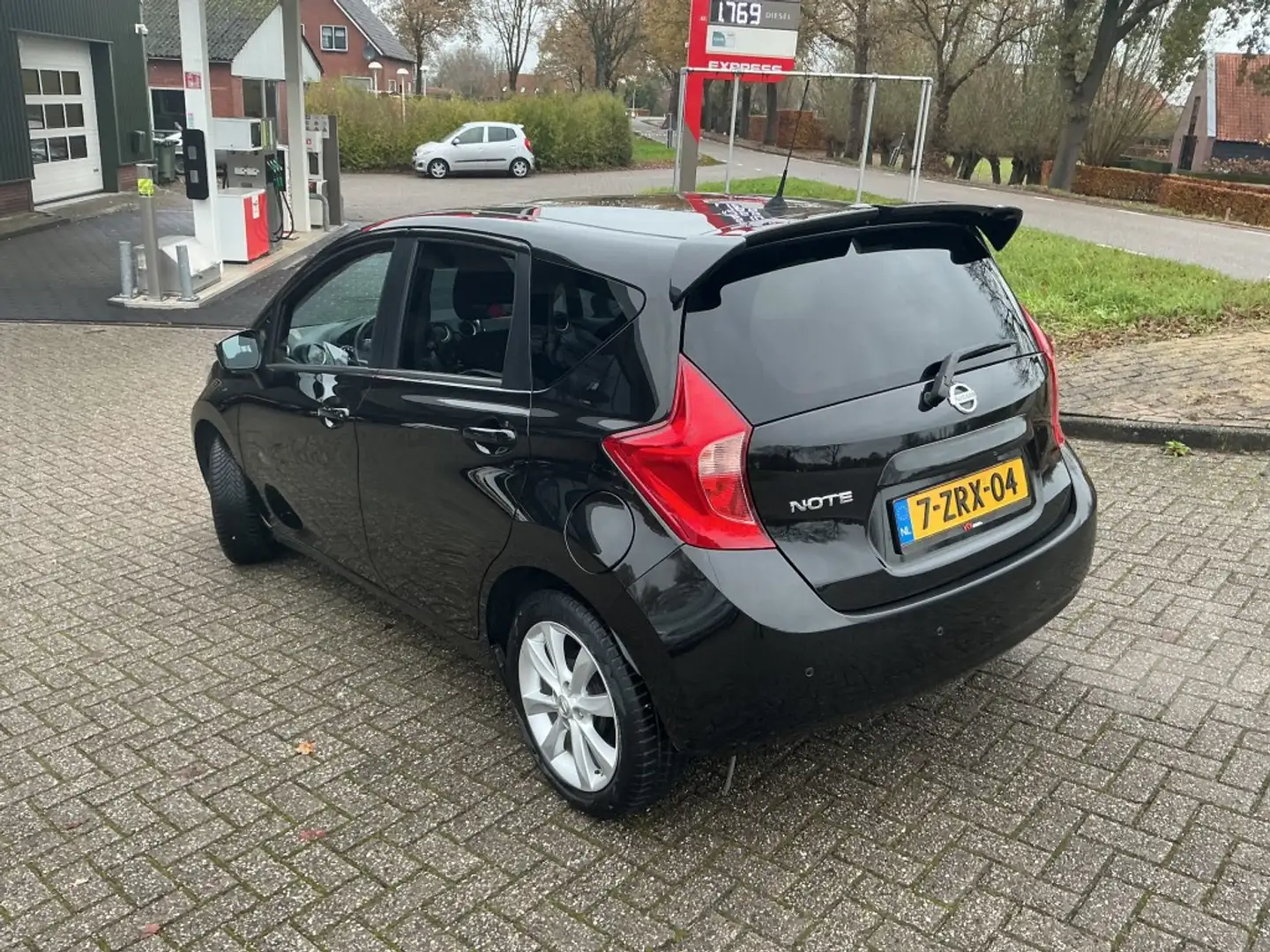 Nissan Note 1.2 DIG-S CONNECT EDITION Zwart - 2