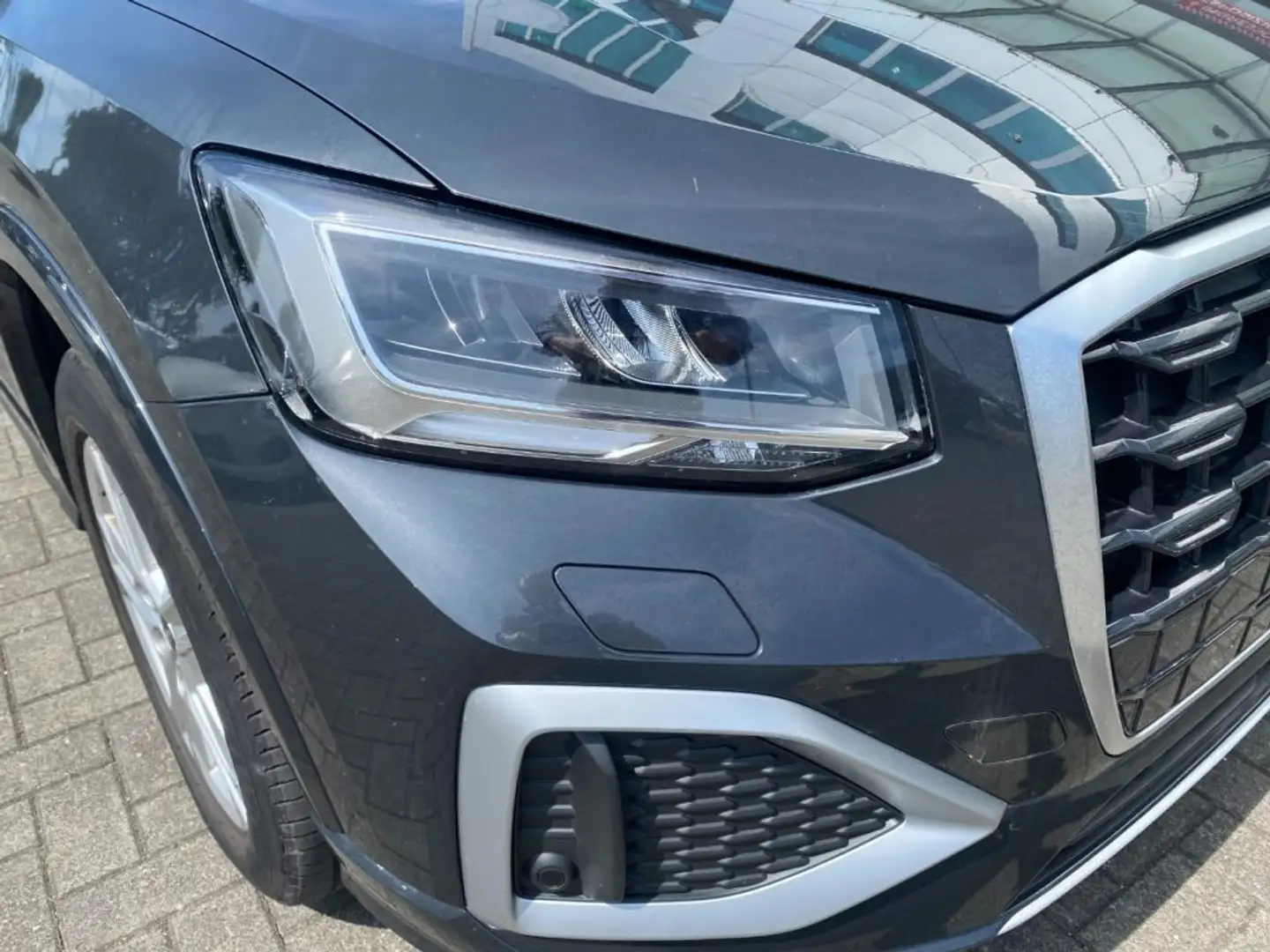 Audi Q2 30 TFSI  Advanced Grau - 2