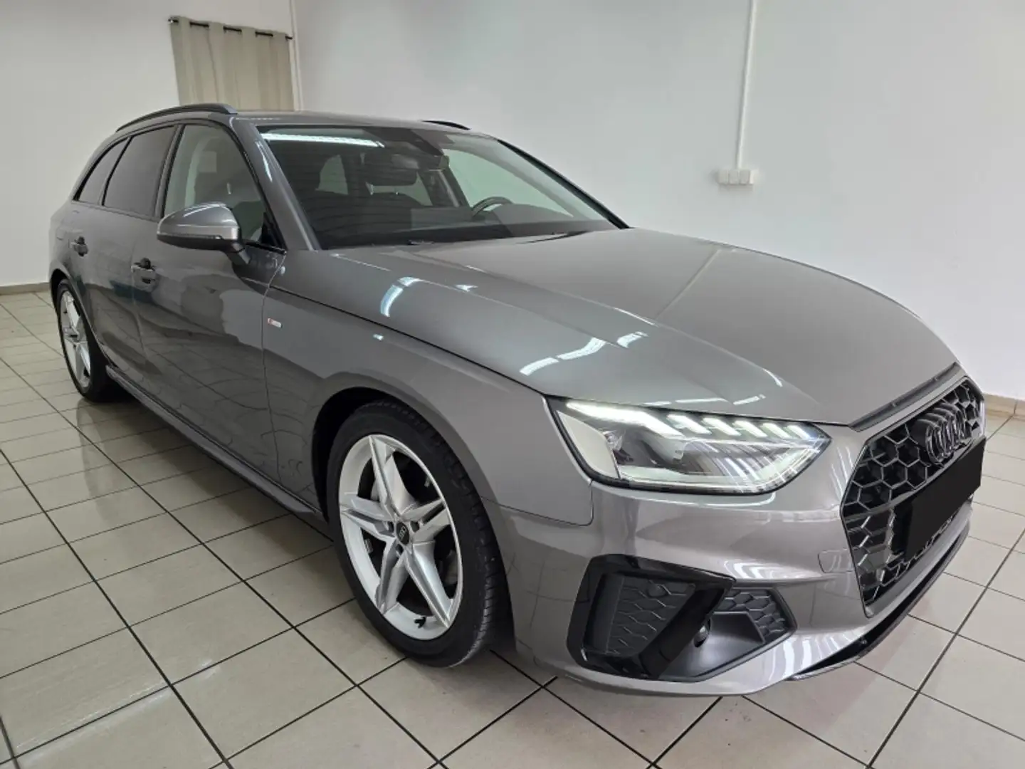 Audi A4 Avant 40 TDI S tronic S line edition Grigio - 2
