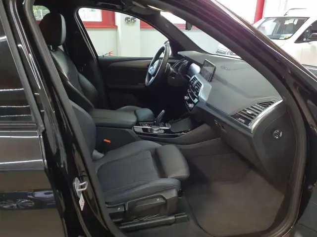 BMW X3 view 12