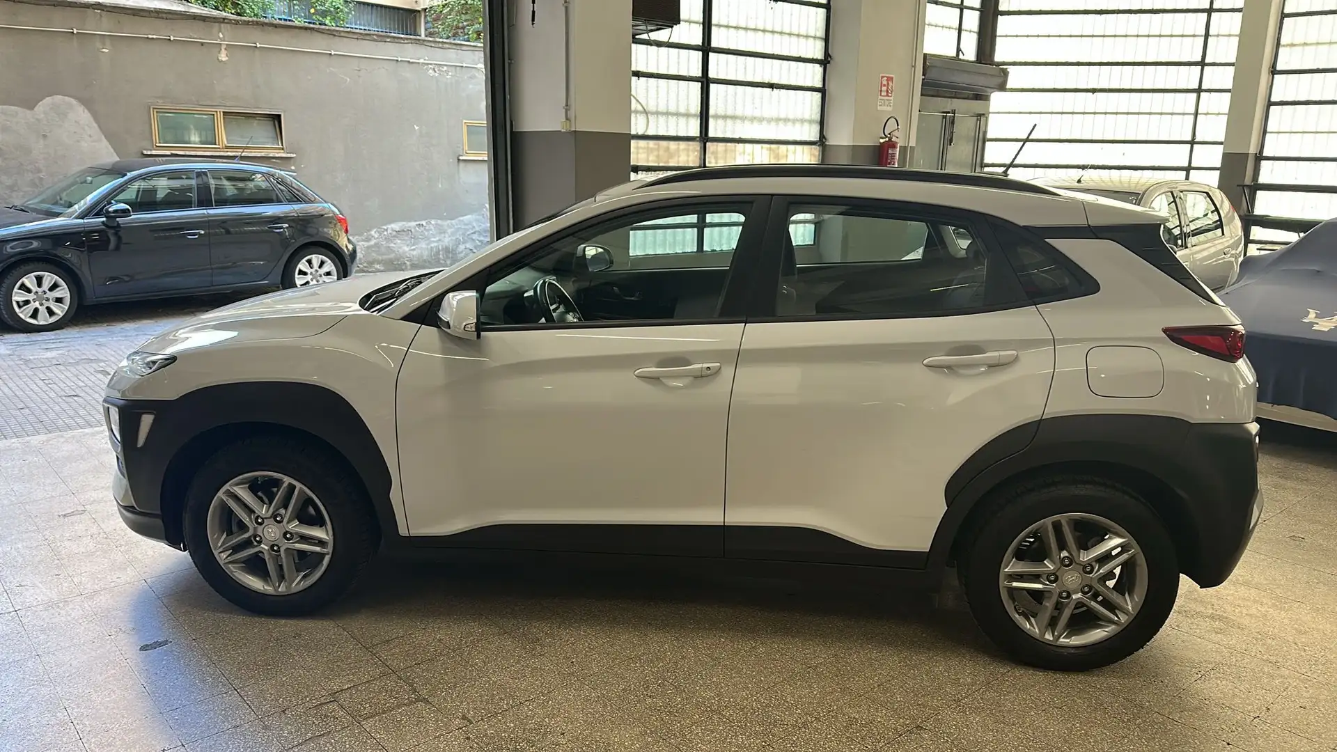 Hyundai KONA Kona I 2017 1.0 t-gdi Xpossible 2wd 120cv my18 Weiß - 1