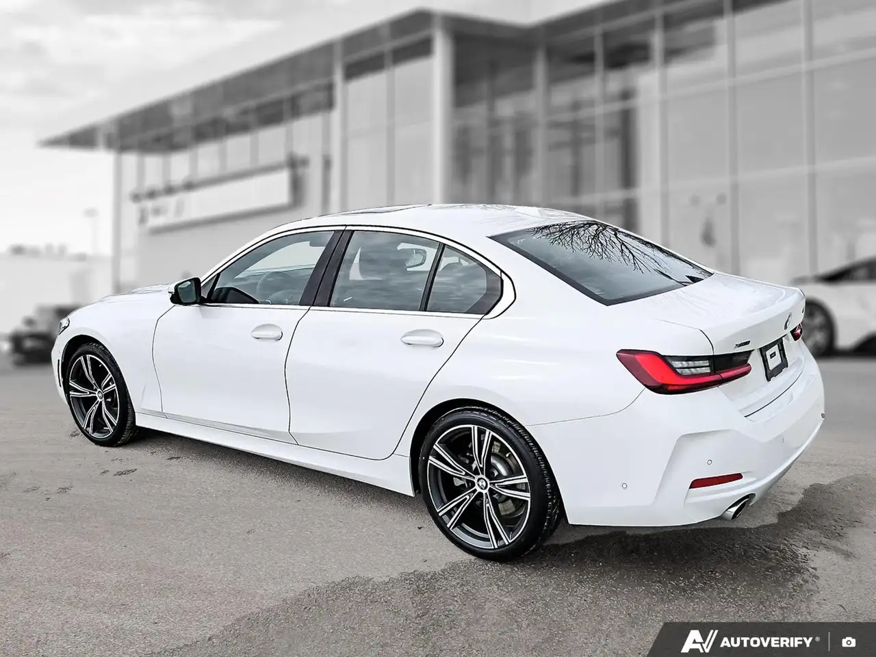 BMW 3 Series снимка BMW 3 Series