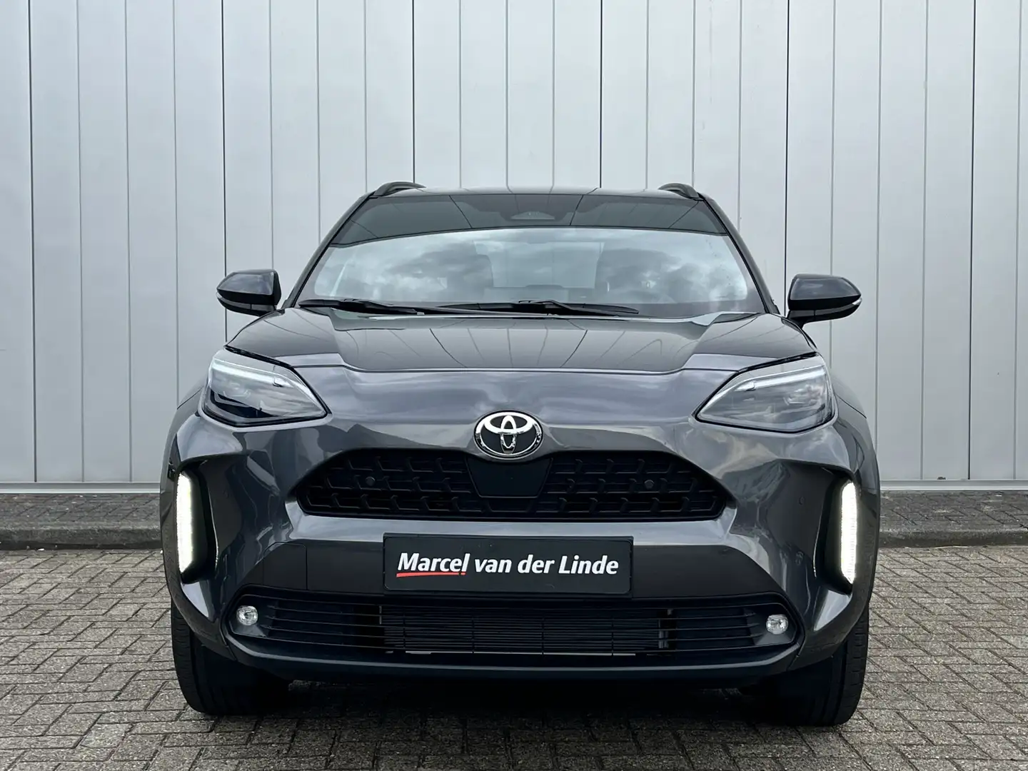Toyota Yaris Cross 1.5 Hybrid 115 First Edition Limited Parkeersensor Grijs - 2