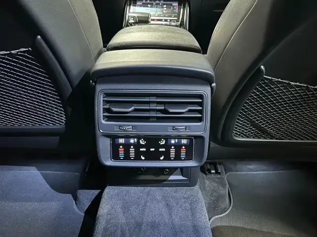 Audi Q7 view 28