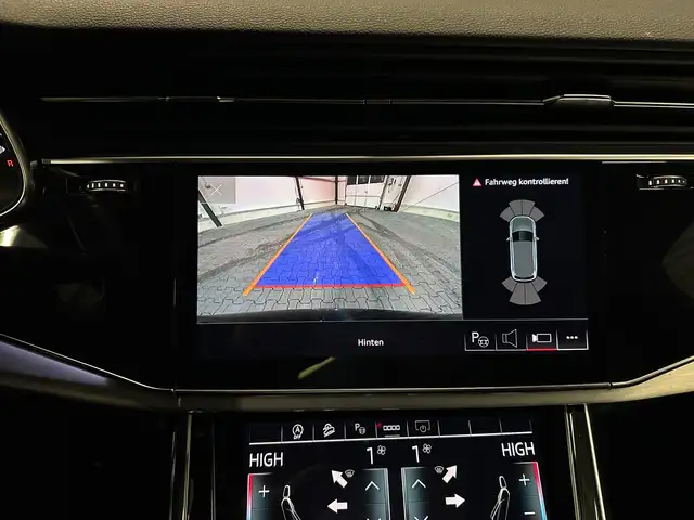 Audi Q7 view 21