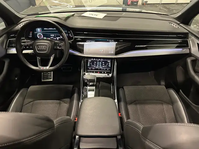 Audi Q7 view 12