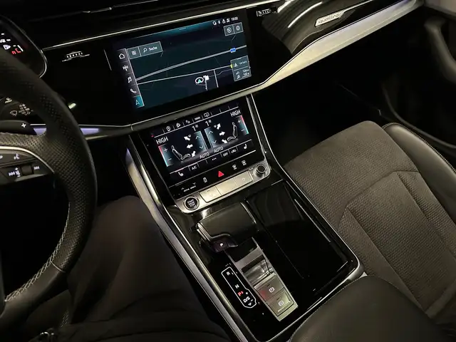 Audi Q7 view 19