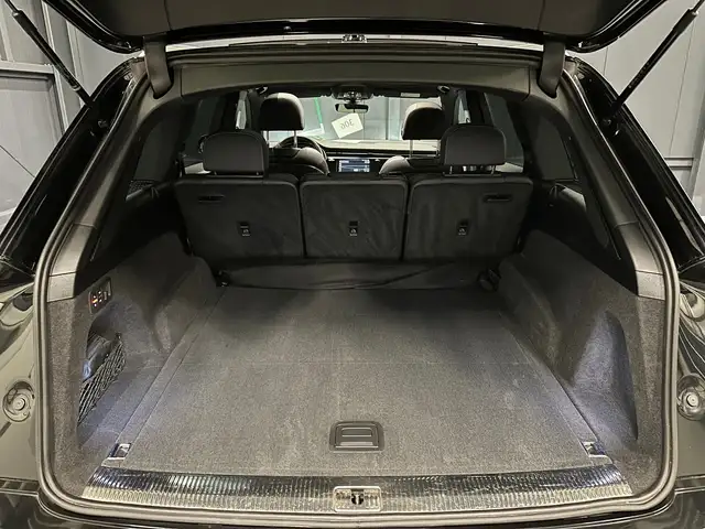 Audi Q7 view 29