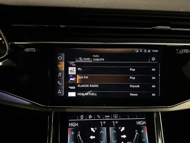 Audi Q7 view 26
