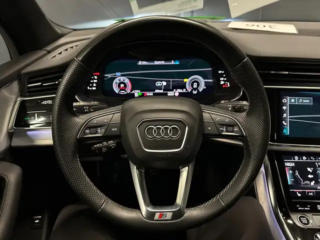 Audi Q7 view 17