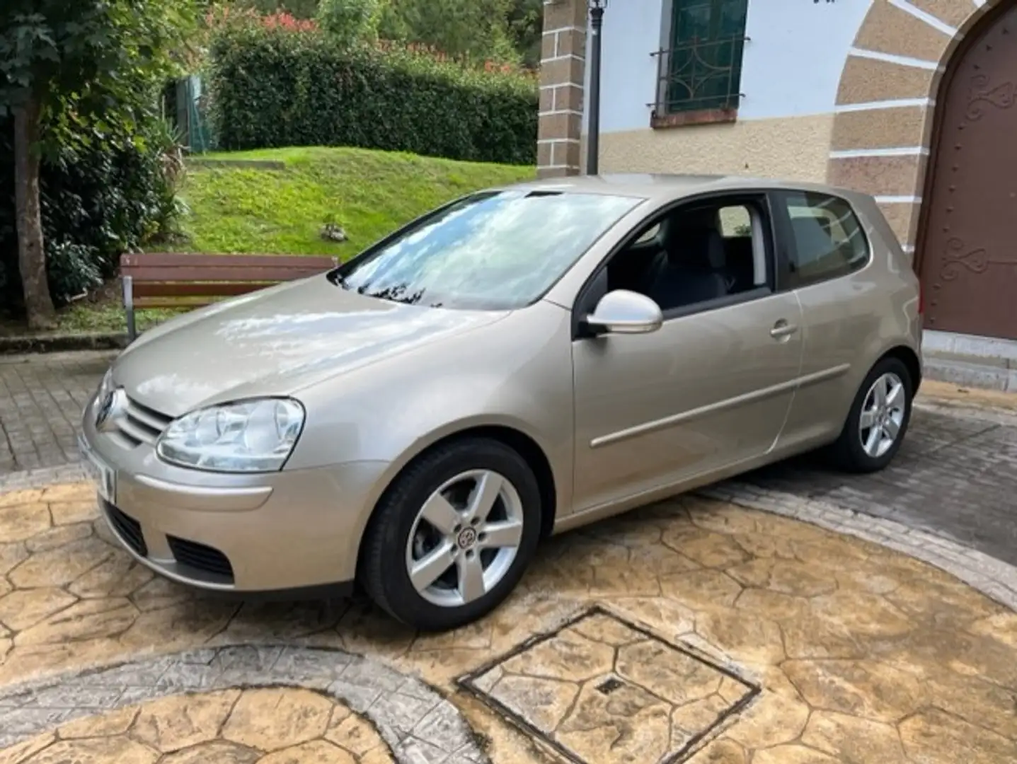 Volkswagen Golf 1.6 Sportline Beige - 1