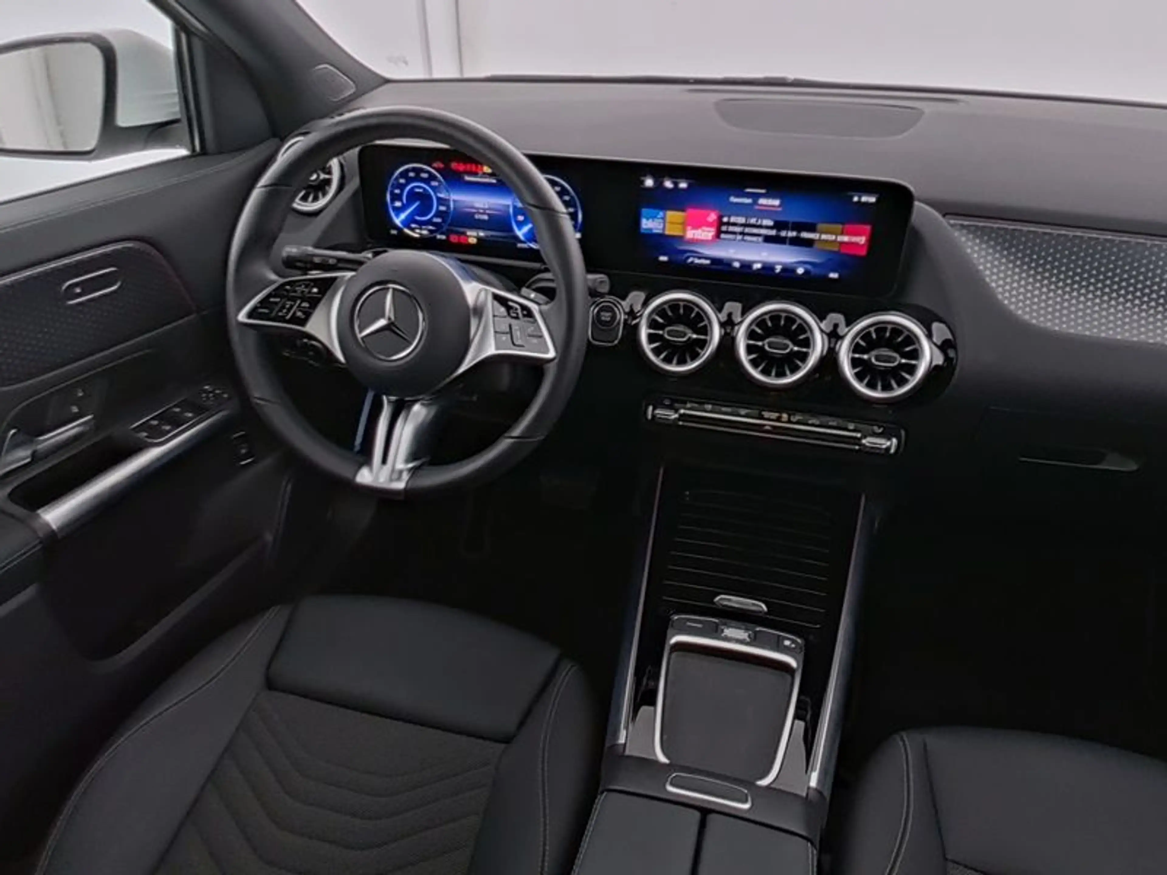 Mercedes-Benz EQA 300 4M Progressive/LED/Cam/Pano/Totw/Winter — photo 7