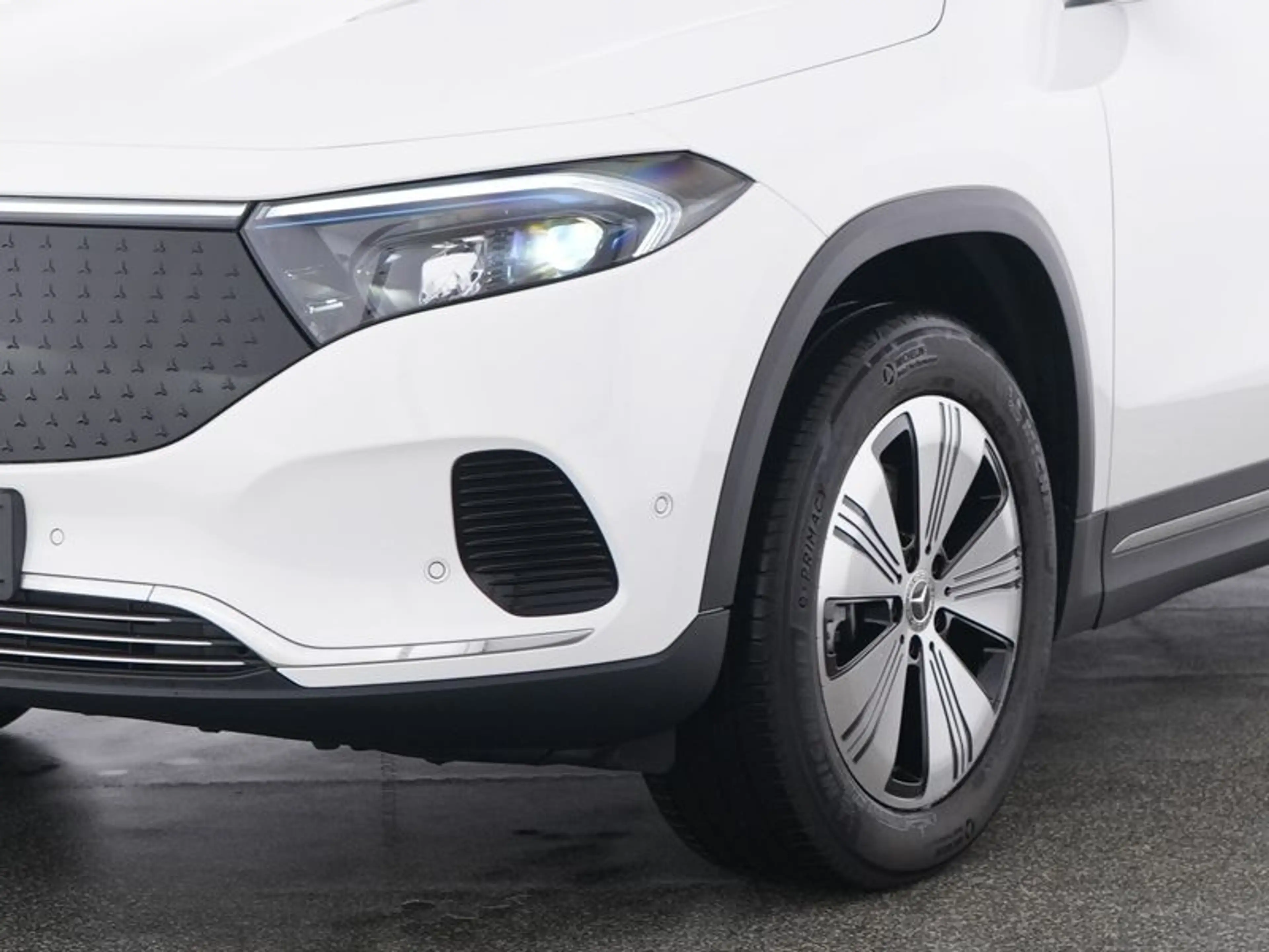 Mercedes-Benz EQA 300 4M Progressive/LED/Cam/Pano/Totw/Winter — photo 4