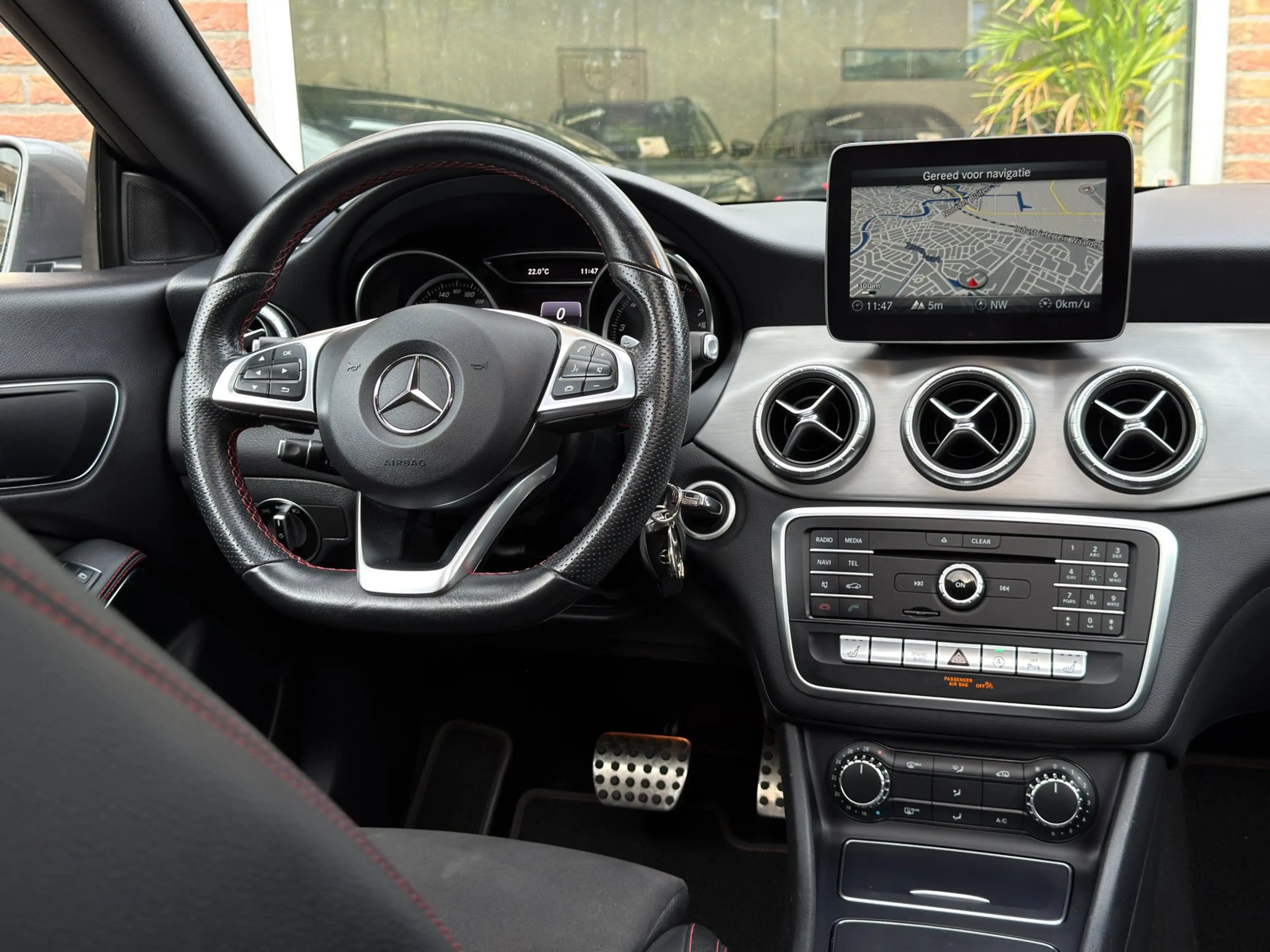 Mercedes-Benz CLA 180 Shooting Brake Business Solution AMG | Panorama | — photo 2