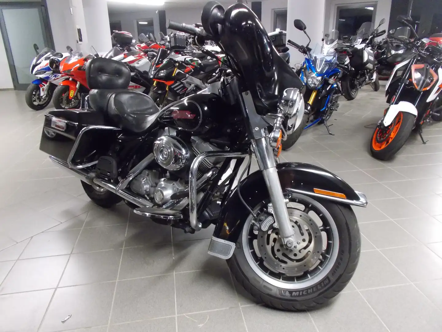 Harley-Davidson Electra Glide CLASSIS Negro - 1