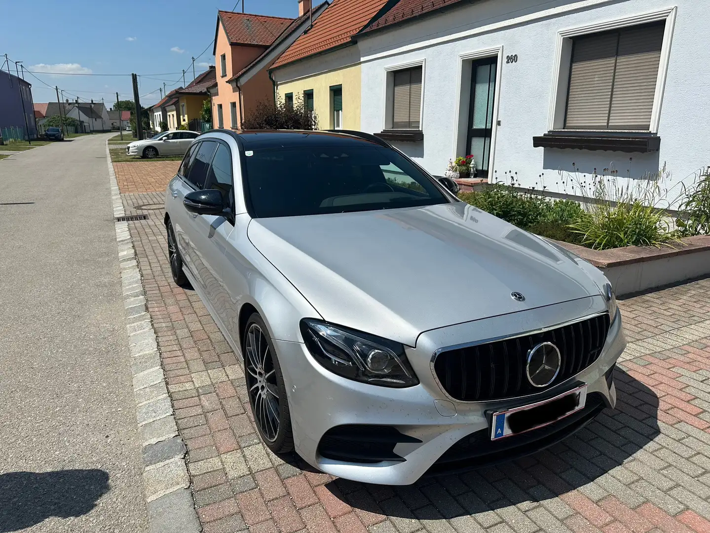 Mercedes-Benz E 220 d T Austria Edition AMG Line 4MATIC Aut. - 1