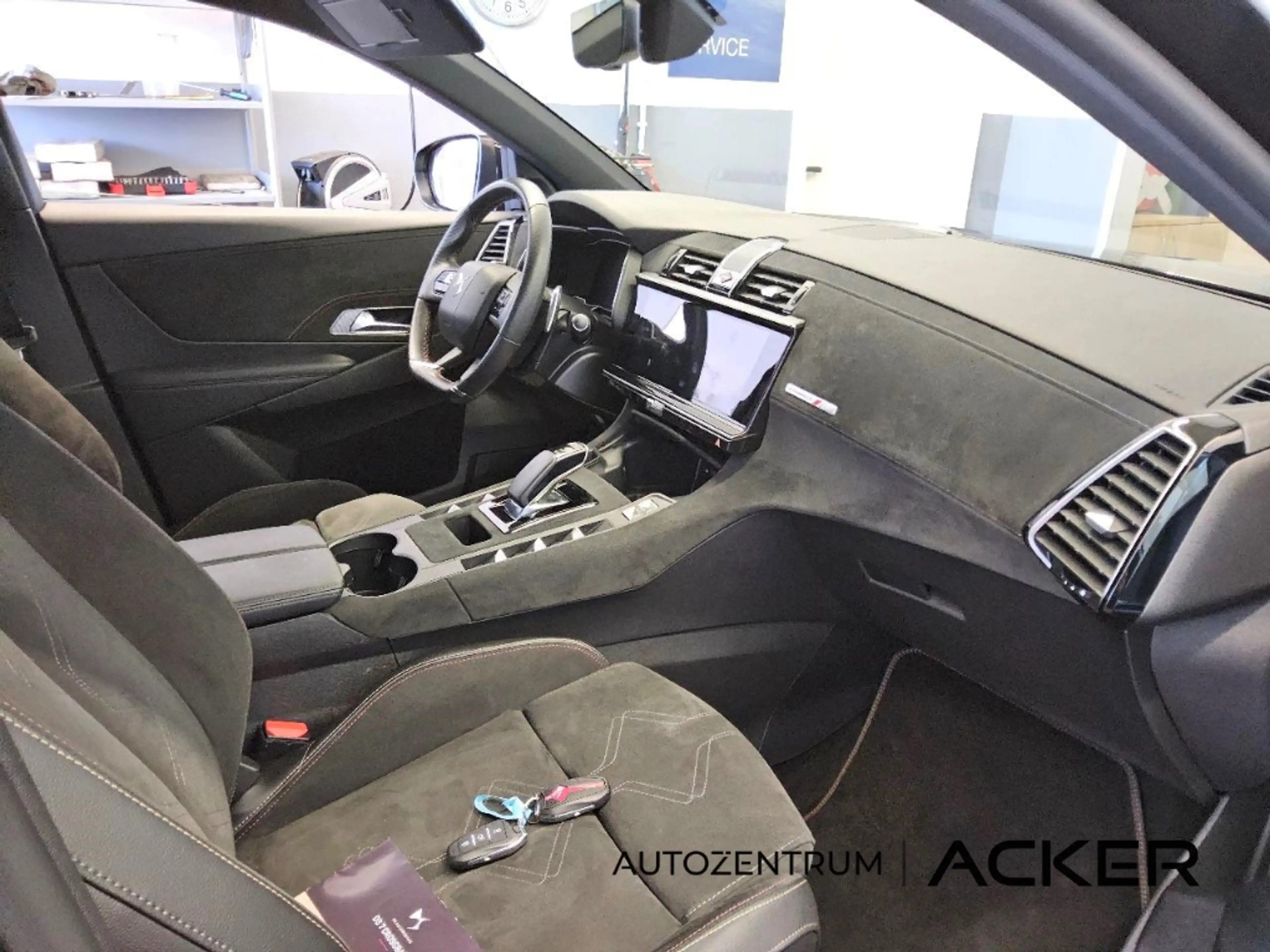 DS Automobiles DS 7 E-Tense PHEV 225 Performance Line 8AT. AHK — photo 3