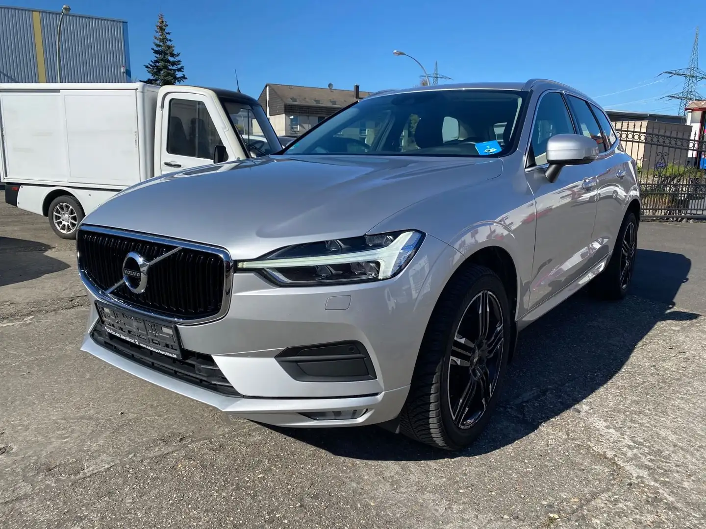 Volvo XC60 Momentum 2WD Zilver - 1