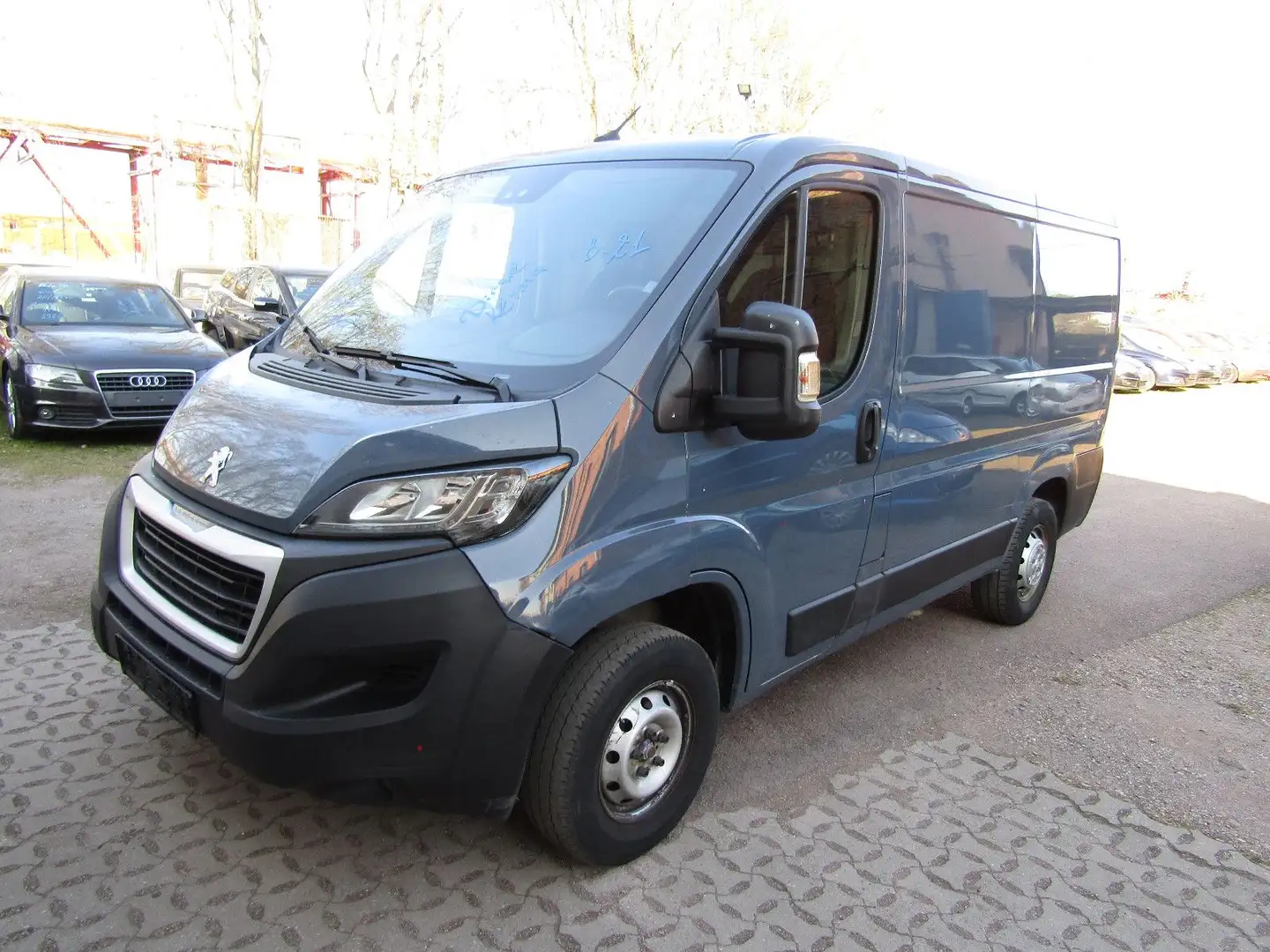 Peugeot Boxer Kasten 330 L1H1 Pro BlueHDi 120 Stop&Start Gris - 1