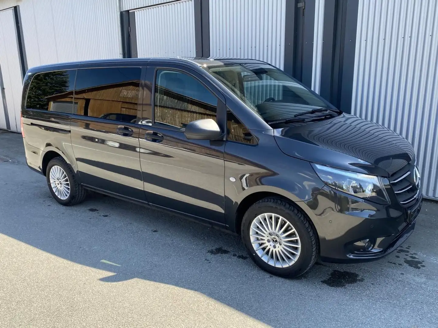 Mercedes-Benz Vito Tourer SELECT 116 CDI lang Navi Klima Grau - 1