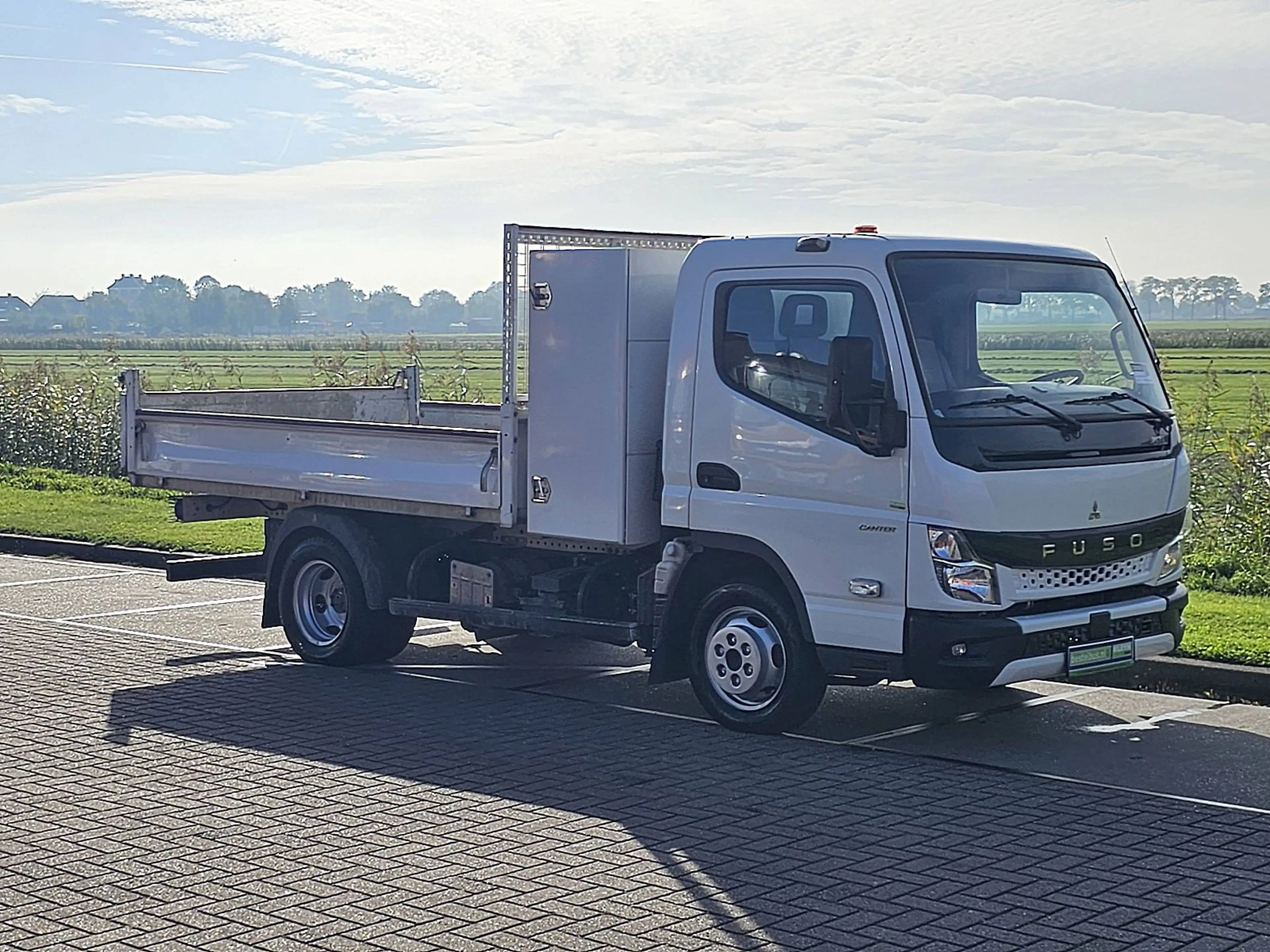 Mitsubishi Canter FUSO 3 C 15 34 KIPPER — photo 5
