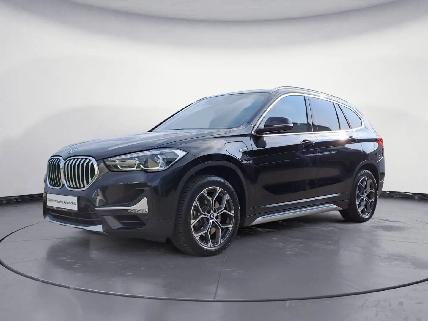 BMW X1 xDrive25e xLine Steptronic Aut. Panorama AHK Noir - 2