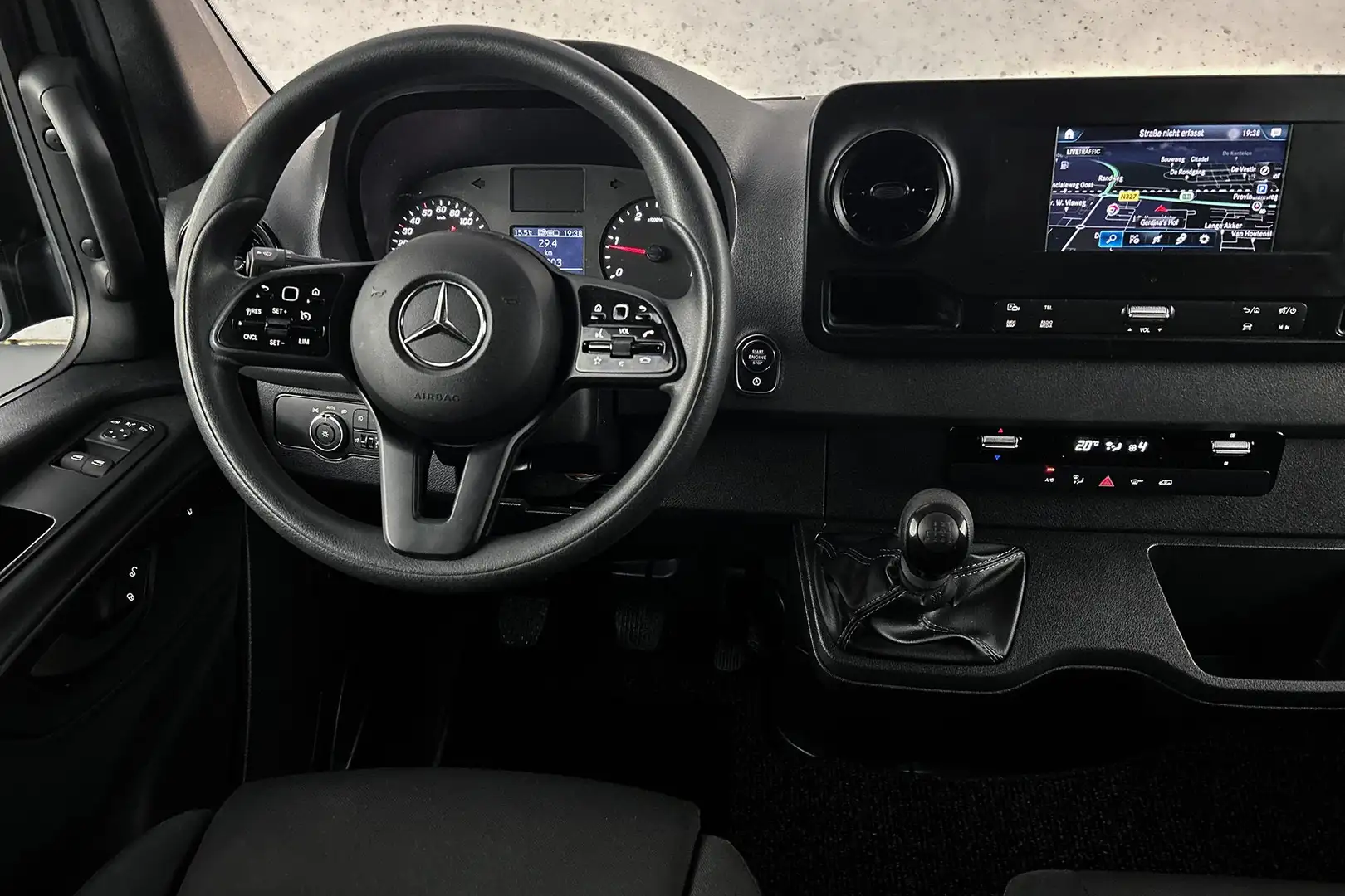 Mercedes-Benz Sprinter 317 CDI L2H2 RWD | Navigatie | 360 Camera | Stoelv Black - 2
