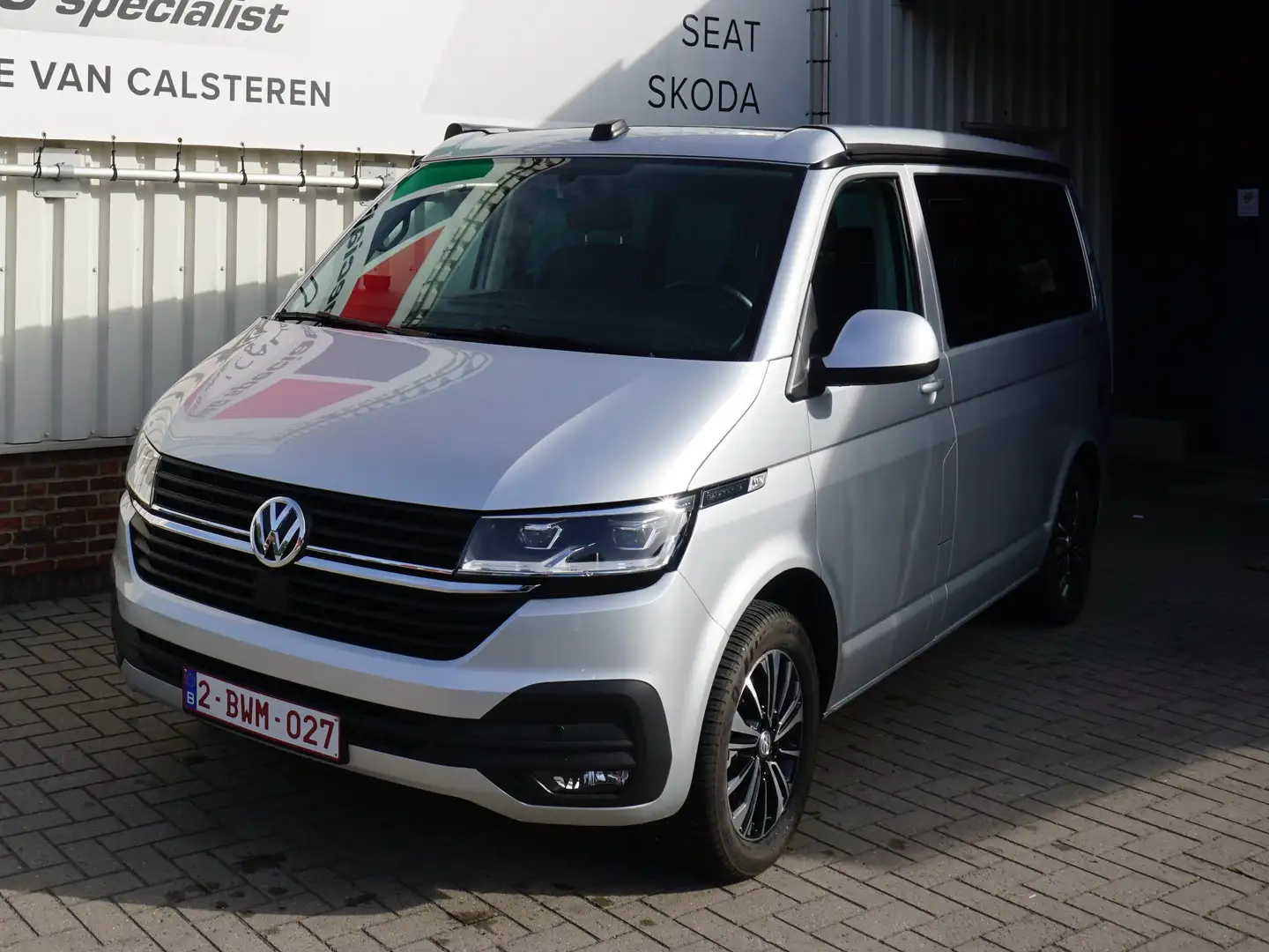 Volkswagen T6.1 Transporter VW California Beach 2.0 TDI DSG 110KW EURO 6d Plateado - 2