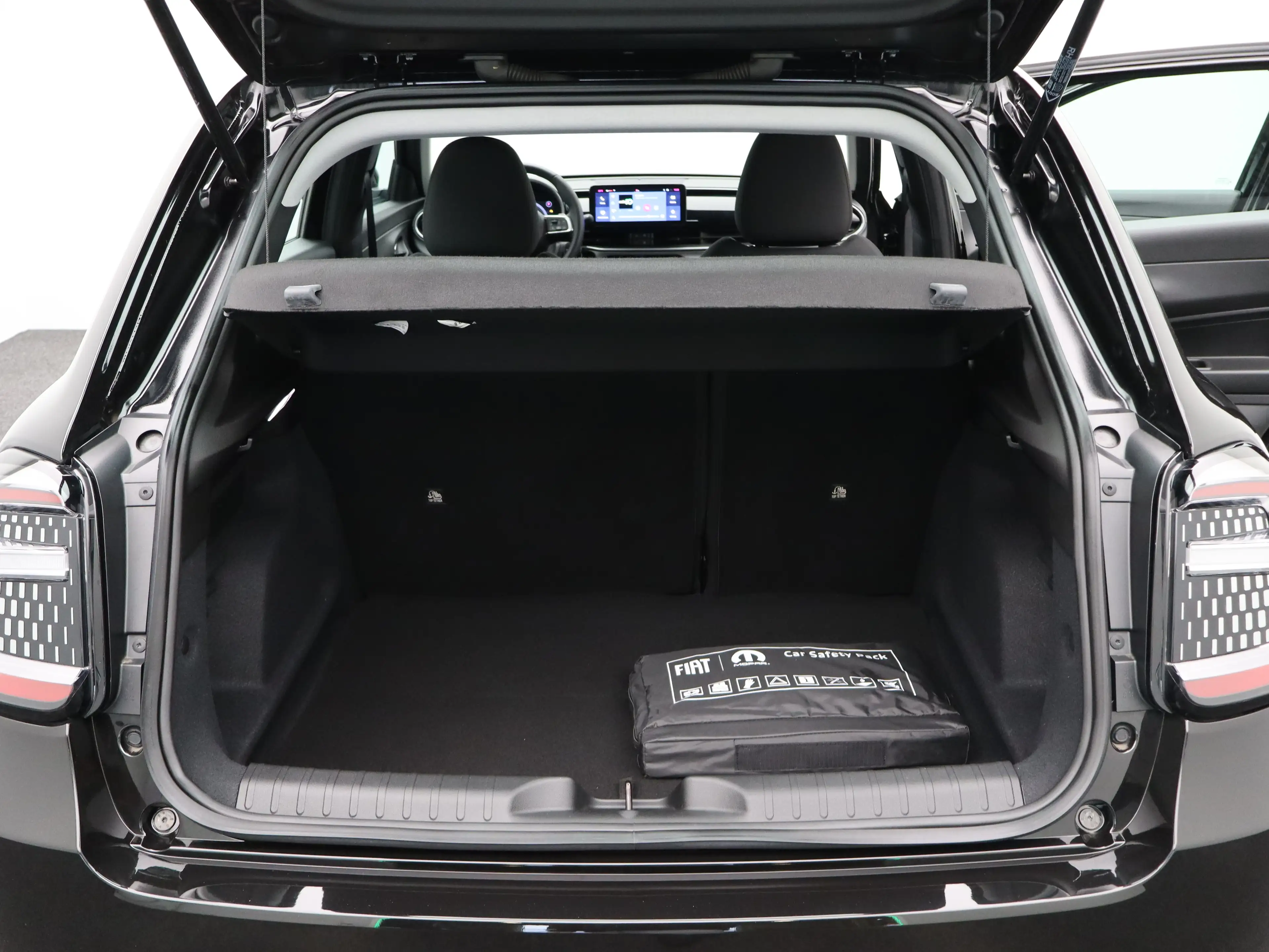 Fiat 600 1.2 Hybrid Urban Limited Black Edition Cruise Cont — photo 28