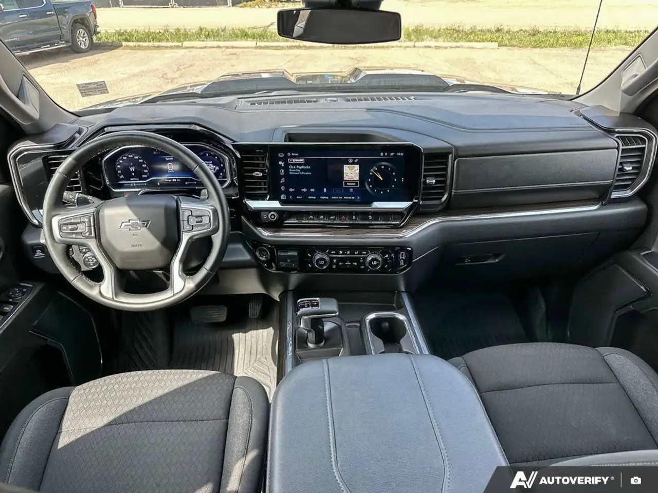 Chevrolet Silverado 1500 снимка Chevrolet Silverado 1500