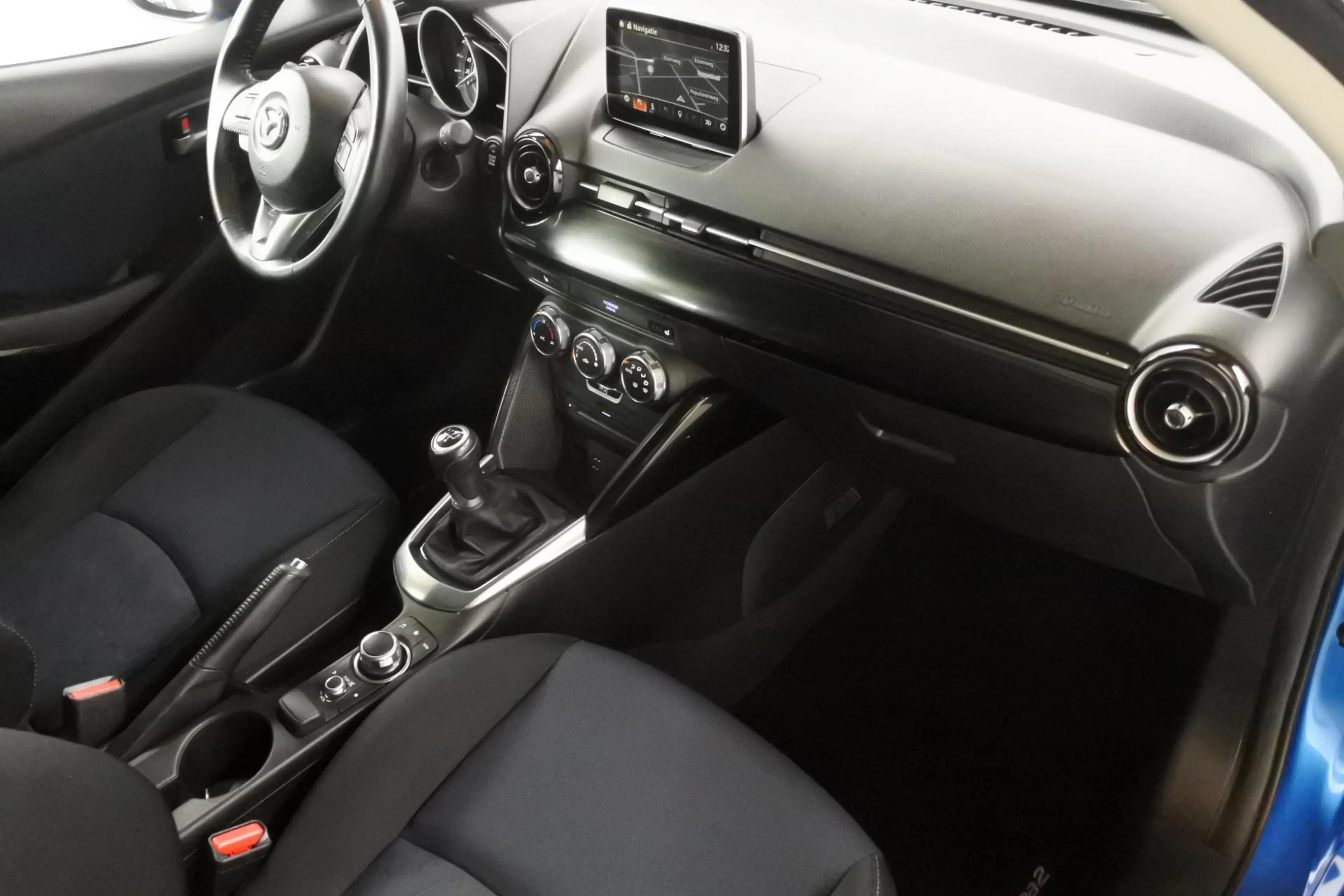 Mazda 2 1.5 90pk Nakama LED — photo 30