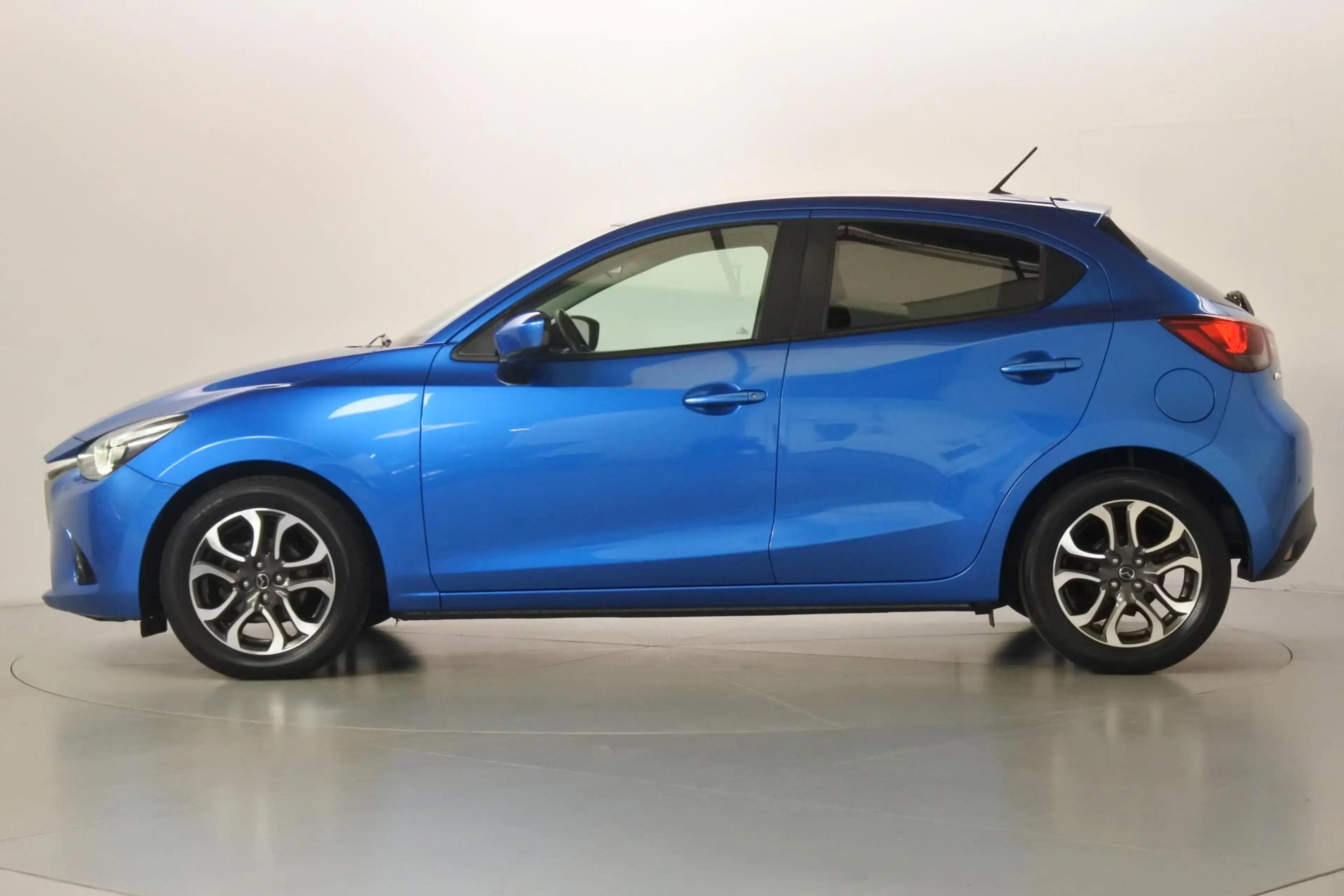 Mazda 2 1.5 90pk Nakama LED — photo 13