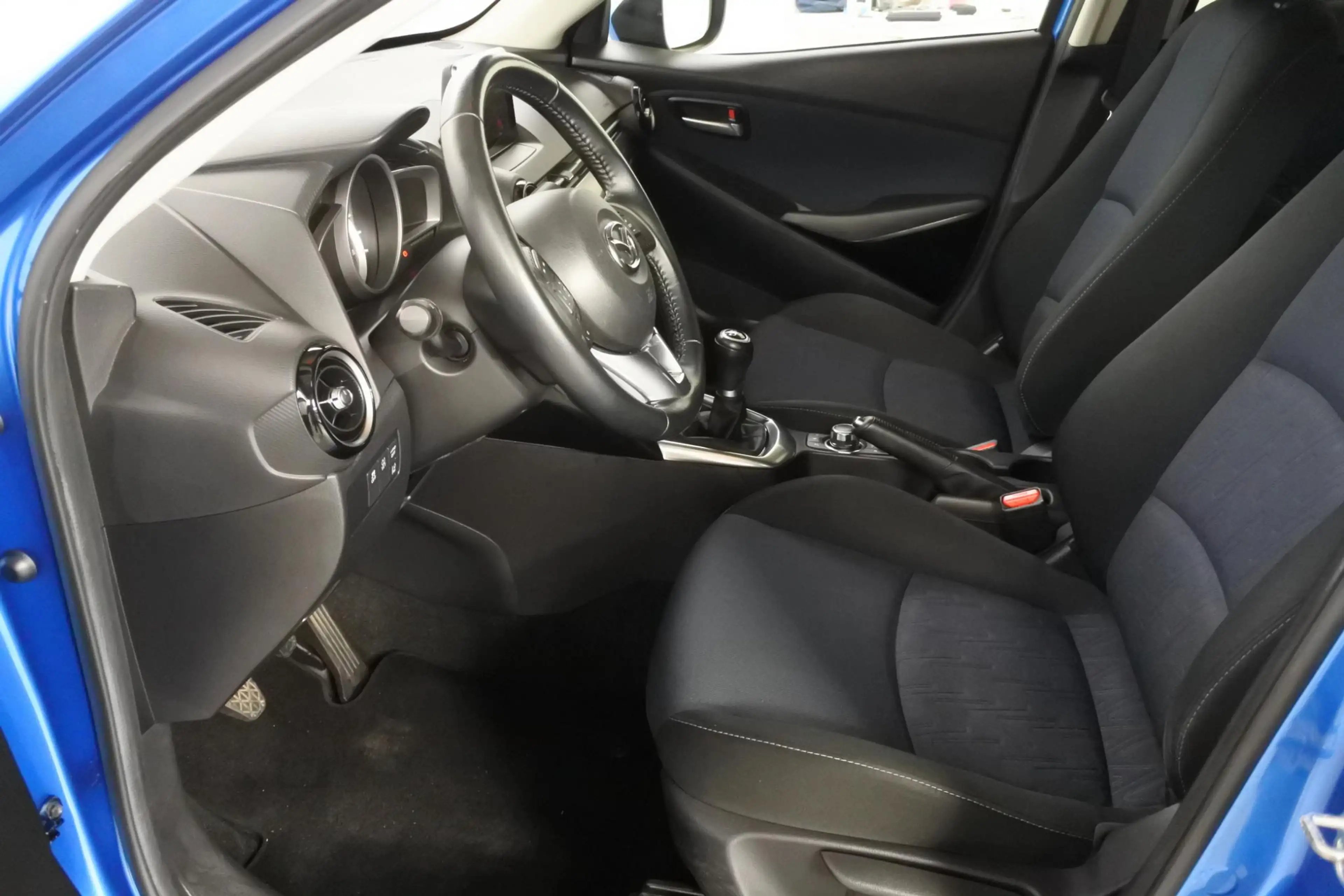 Mazda 2 1.5 90pk Nakama LED — photo 7