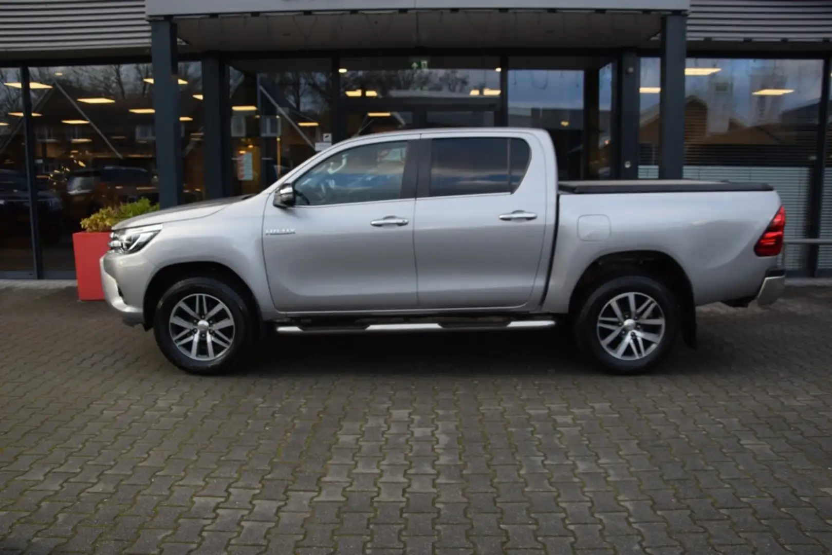 Toyota Hilux 2.4 D-4D DUBBEL CABIN EXECUTIVE BE TREKKER A/T 5 S Argent - 2
