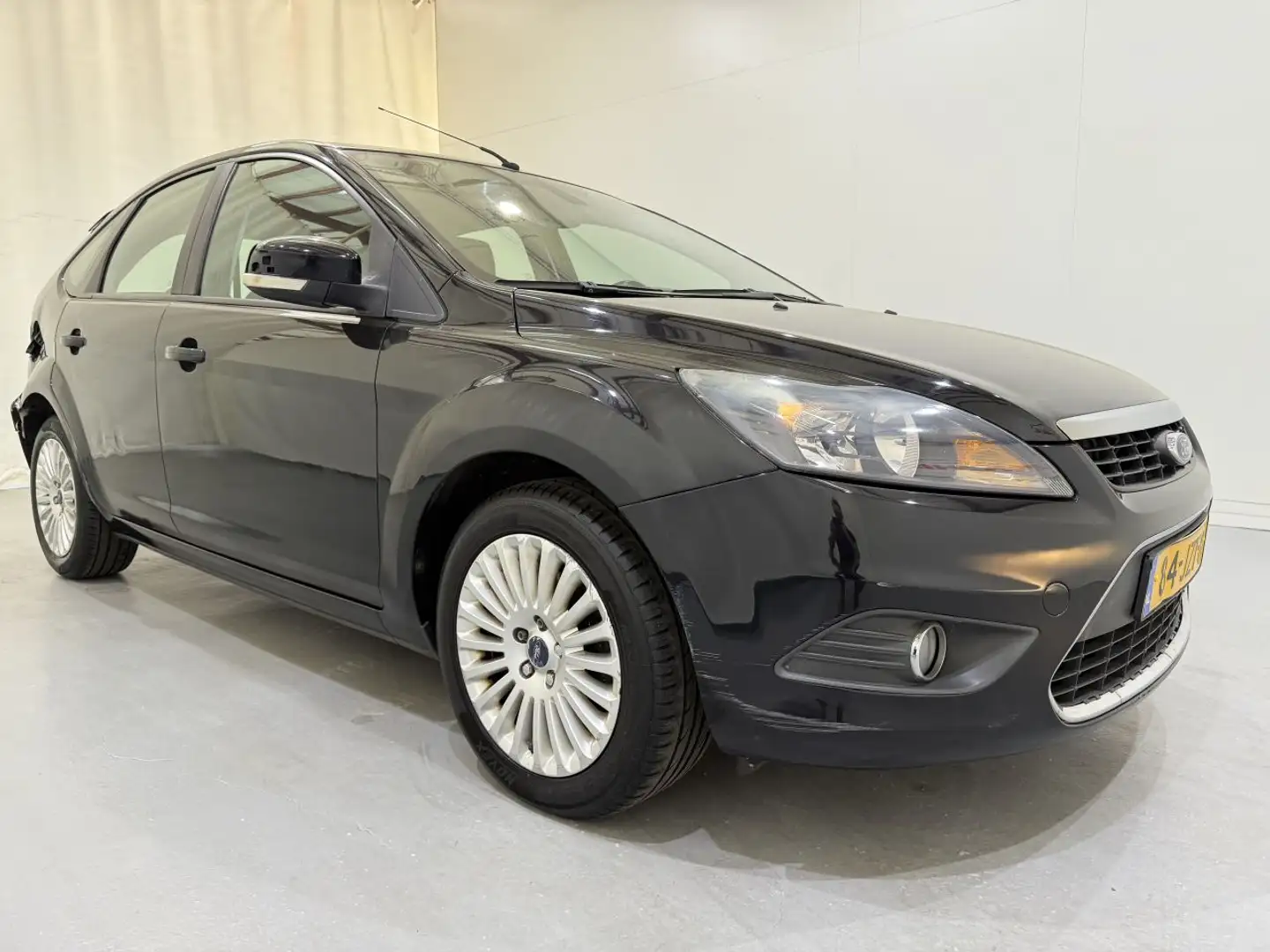 Ford Focus HB 1.8 Limites Naci/Clima Schwarz - 1