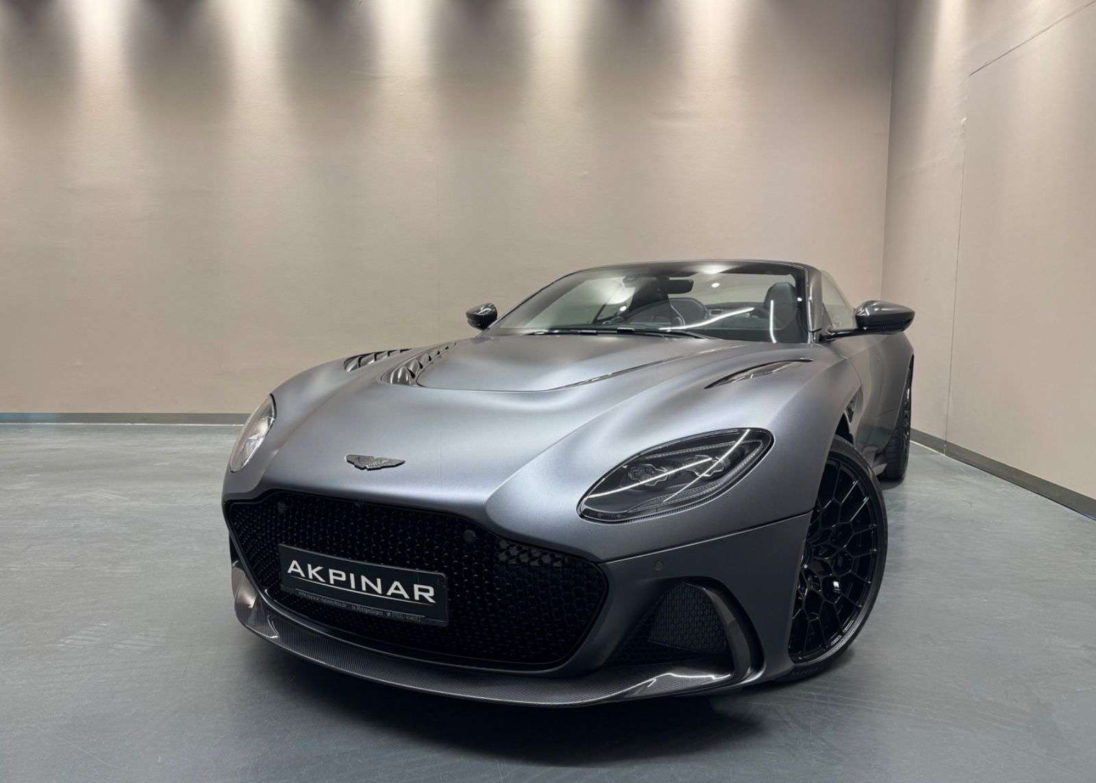 Second hand Aston Martin Dbs 