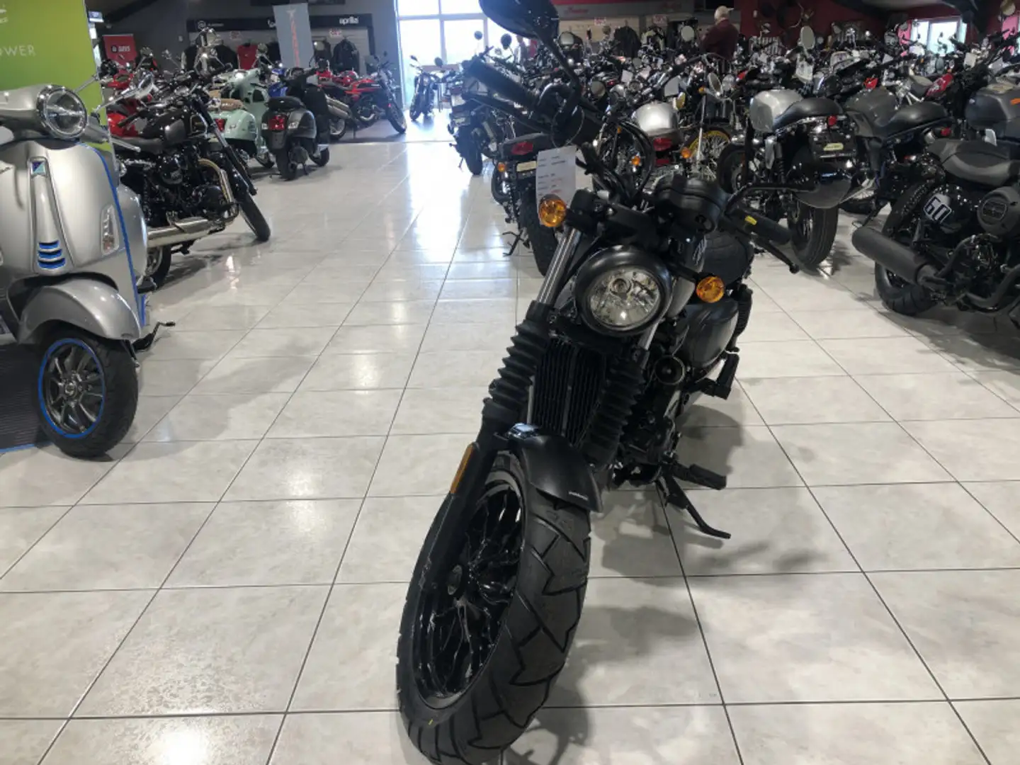 Hyosung Aquila 300 BOBBER V-TWIN Noir - 2